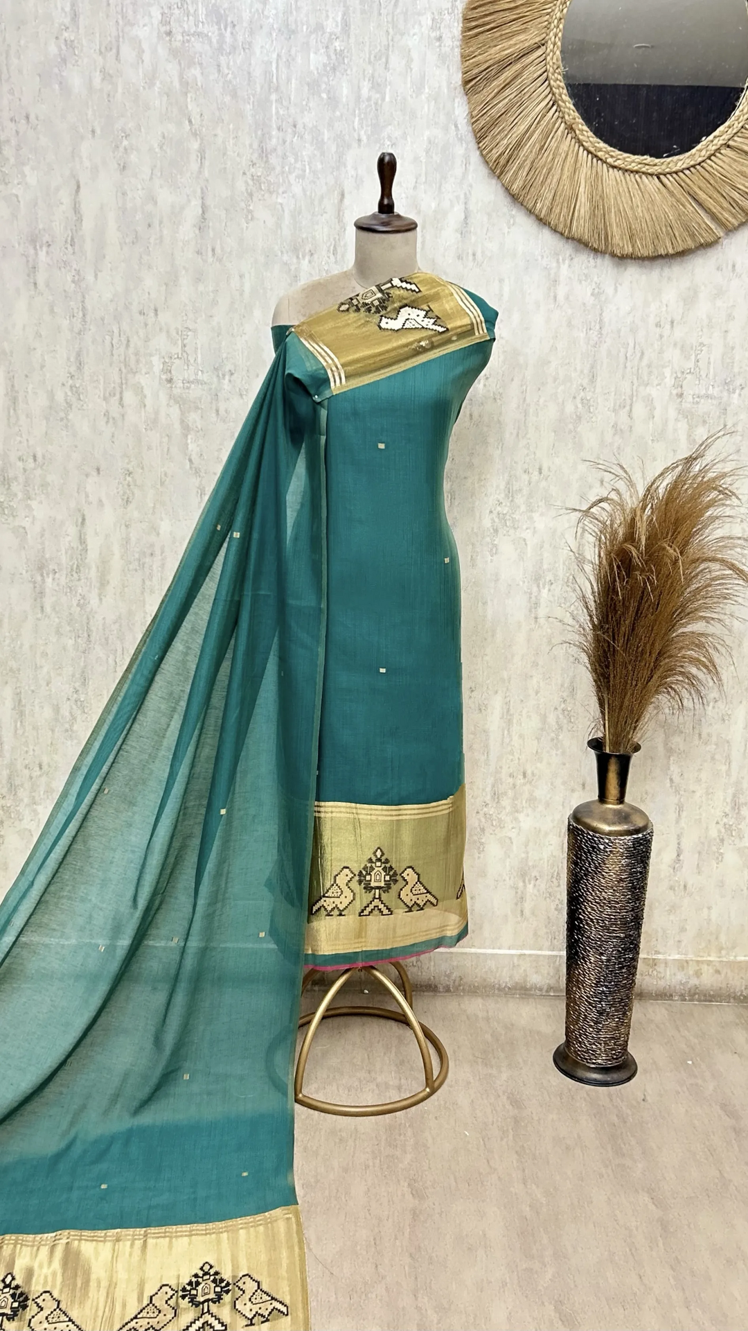 Artistry in Weave Jamdani Linen Unstitched Suits