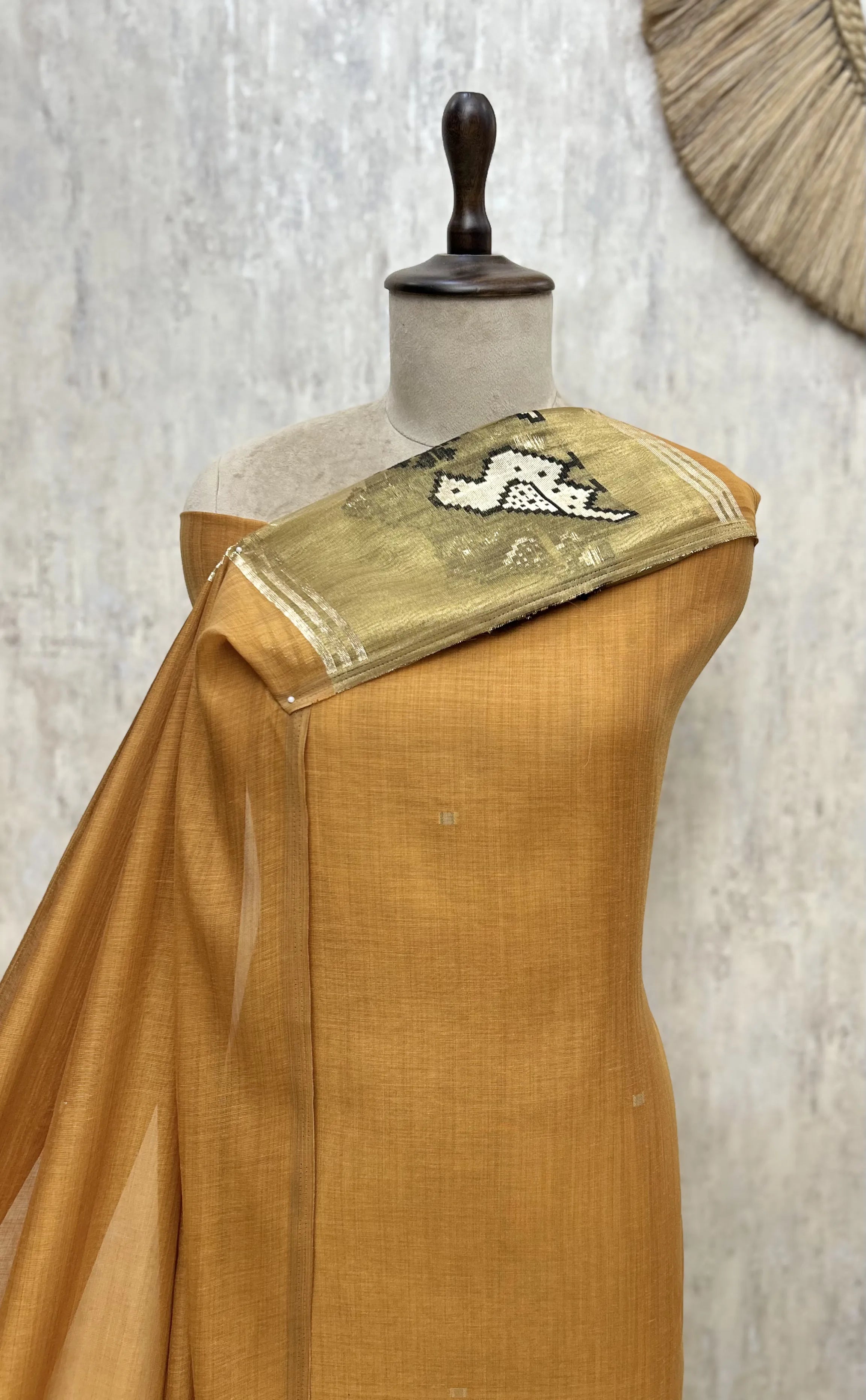 Artistry in Weave Jamdani Linen Unstitched Suits
