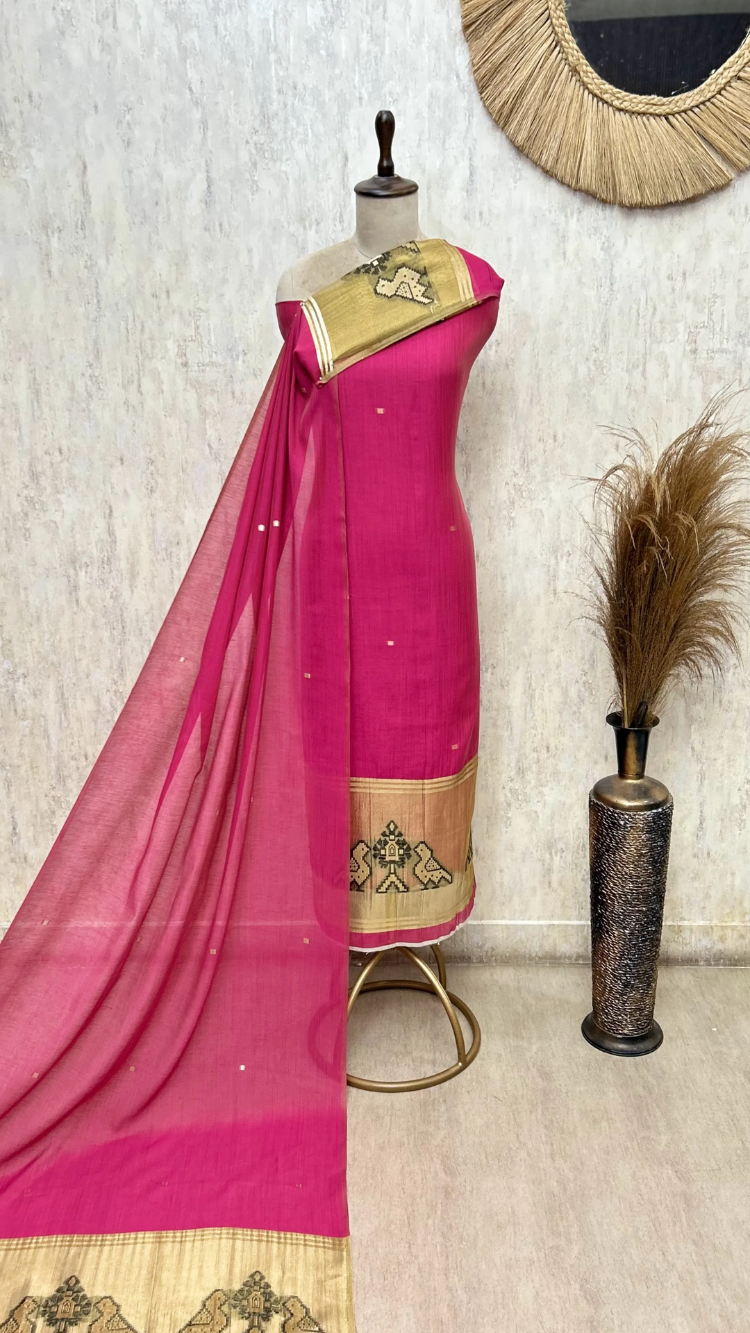 Artistry in Weave Jamdani Linen Unstitched Suits