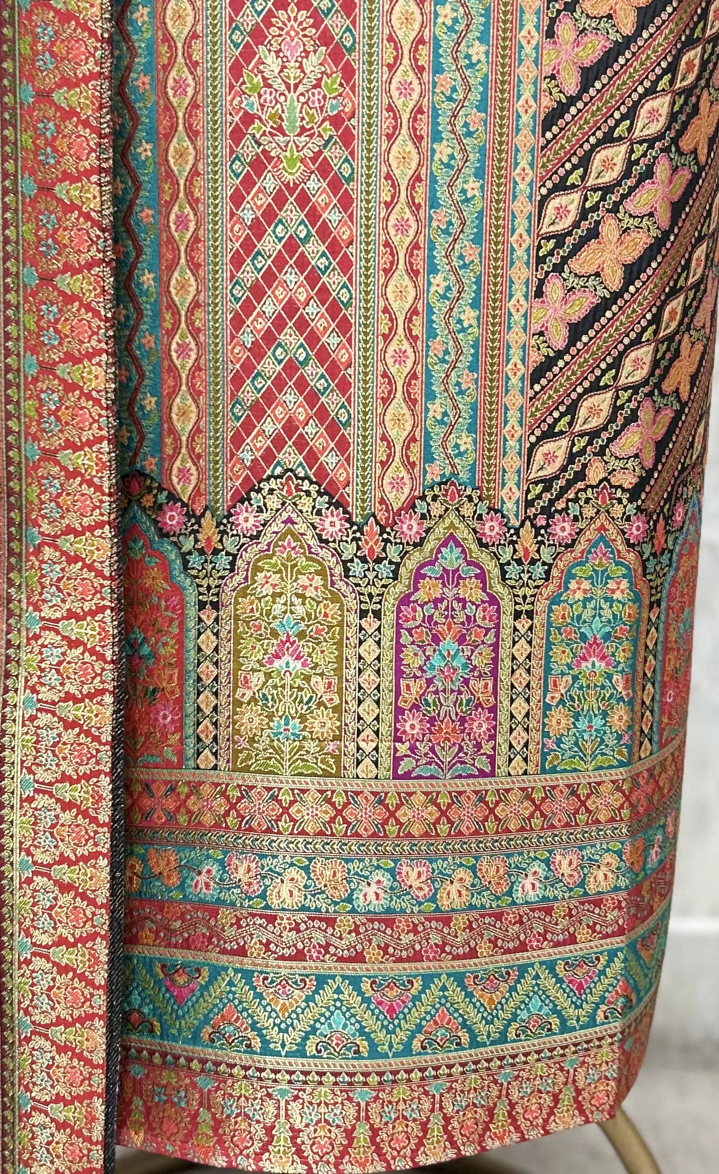 Gulnaar Grace Fine Silk Unstitched Suit