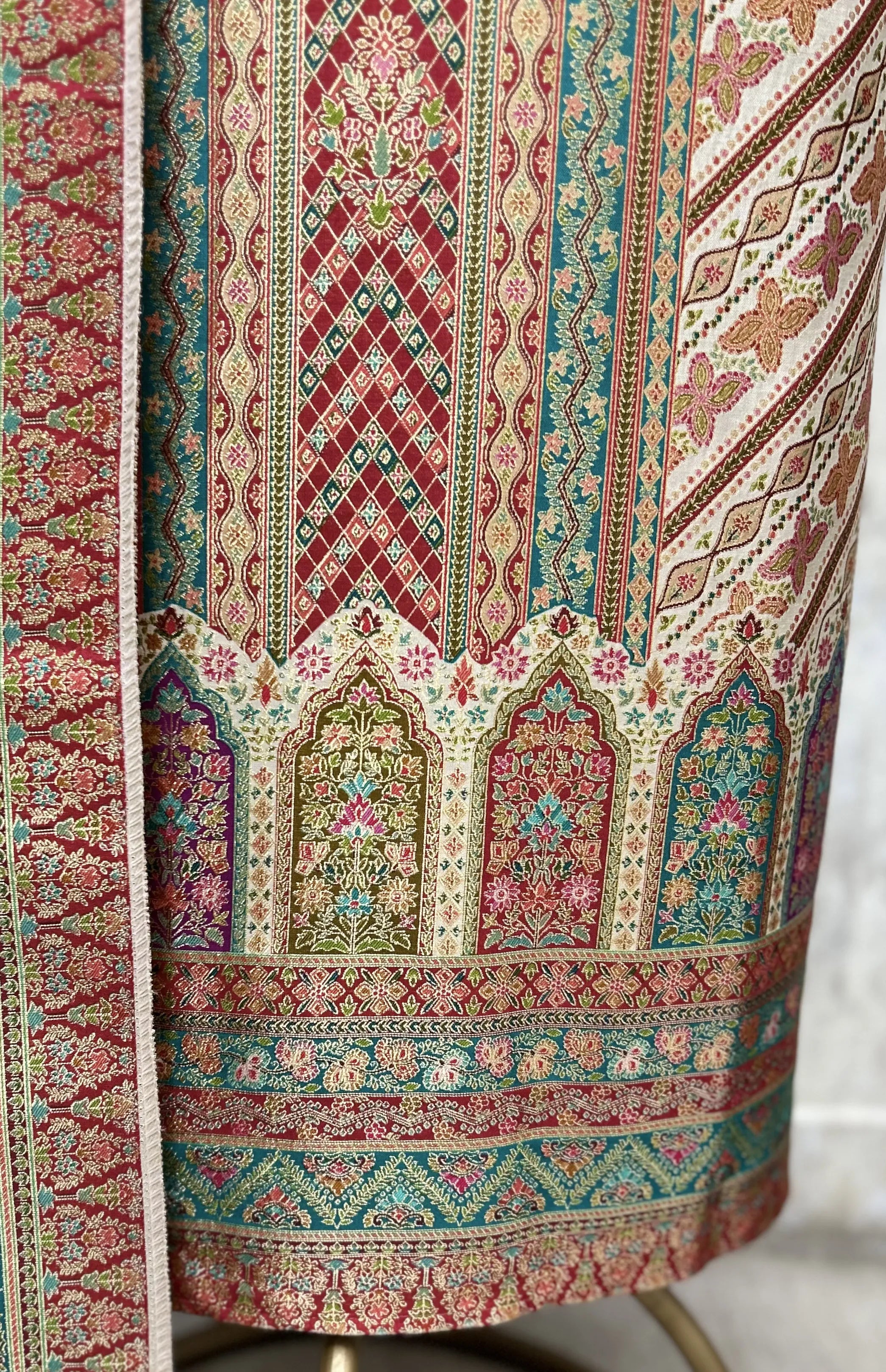 Gulnaar Grace Fine Silk Unstitched Suit