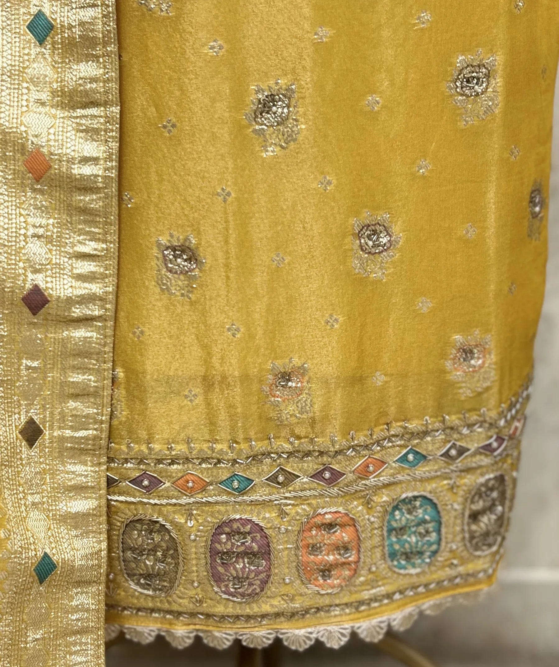 Elegant Woven Tissue Unstitched Suit