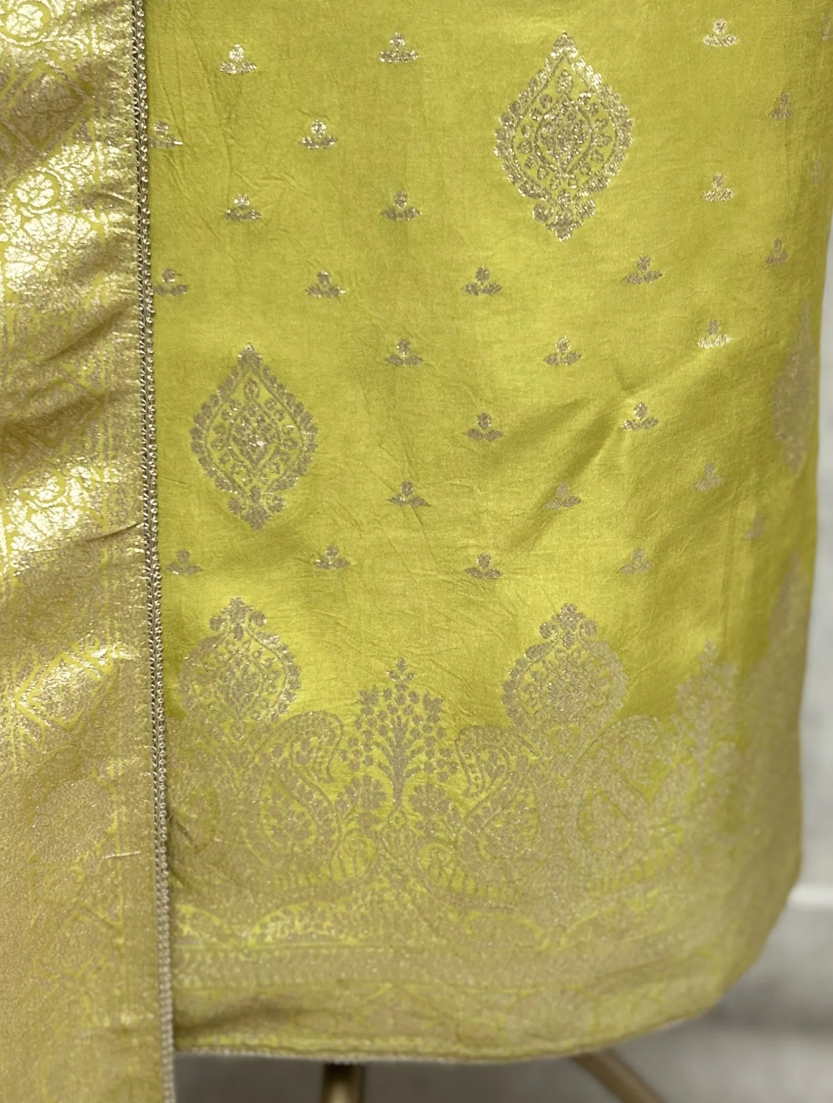 Elegant Heritage Dola Silk Unstitched Suit