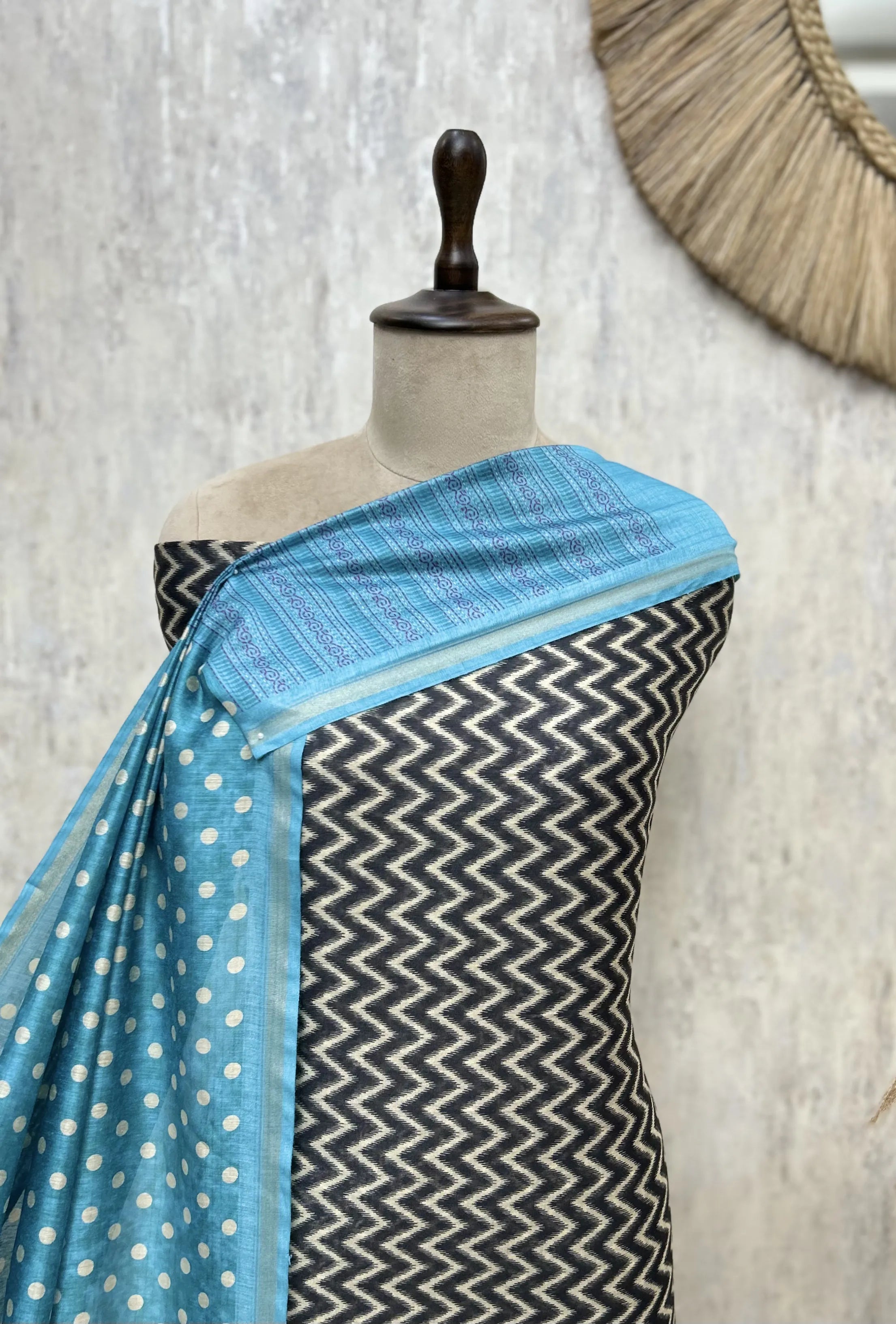 Elegant Maheshwari Unstitched Suit