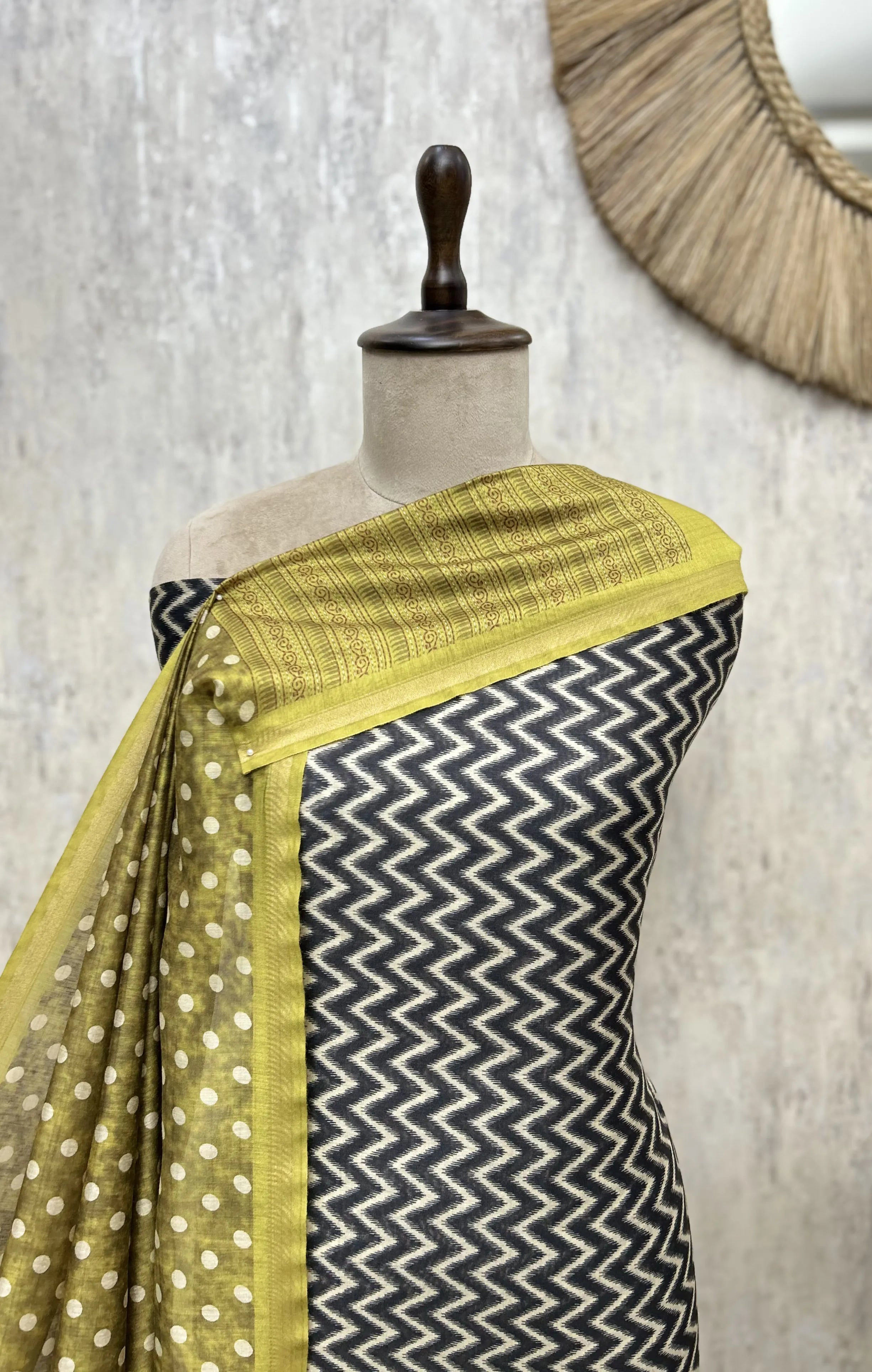 Elegant Maheshwari Unstitched Suit