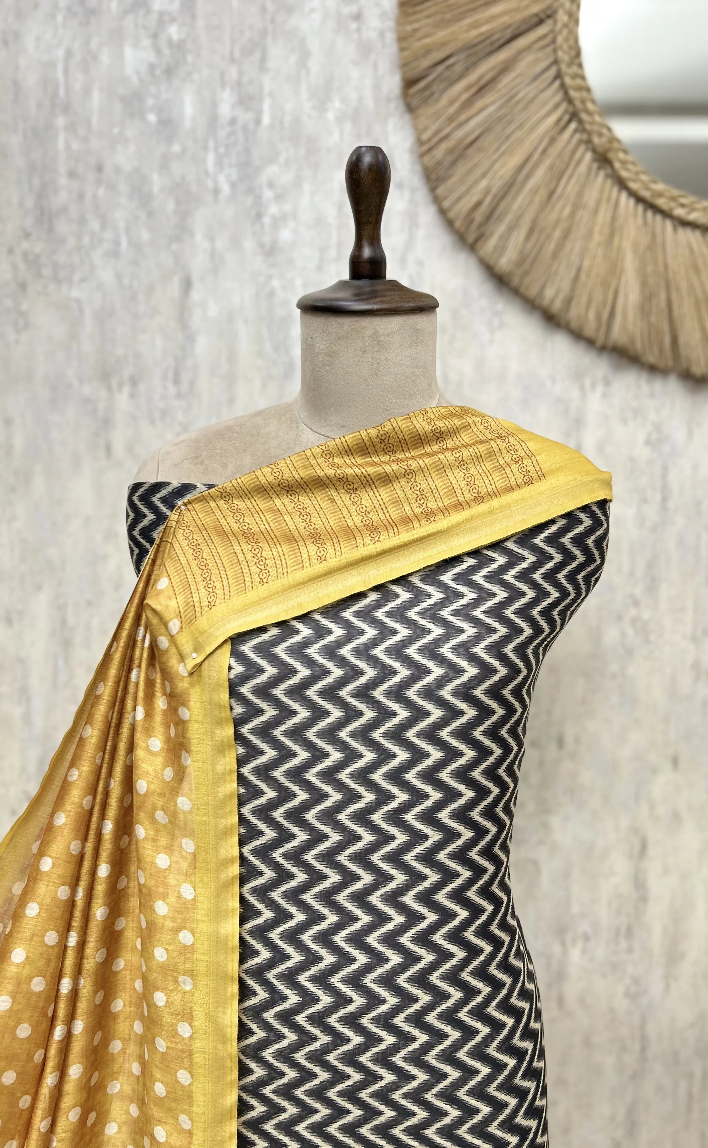 Elegant Maheshwari Unstitched Suit