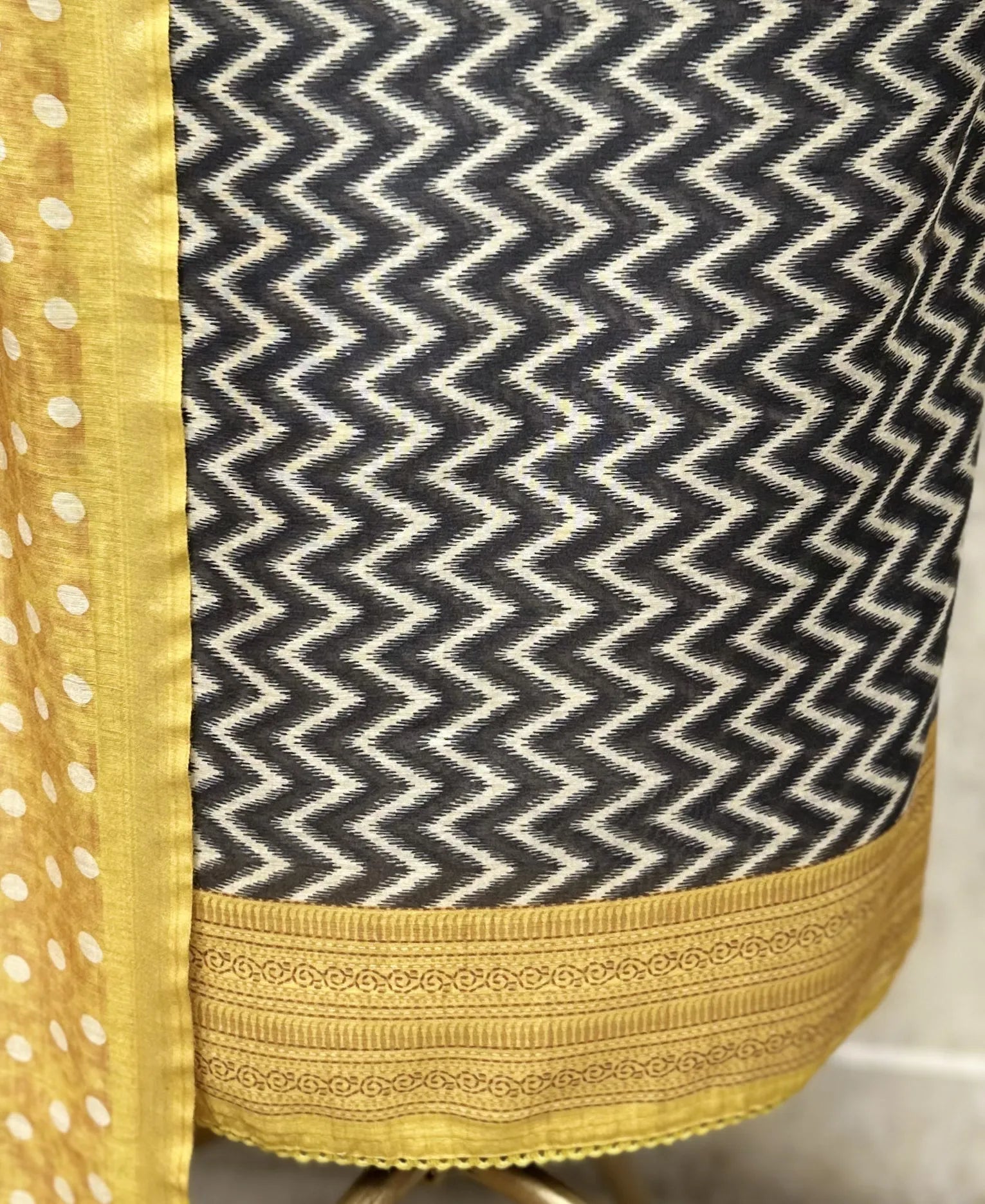 Elegant Maheshwari Unstitched Suit