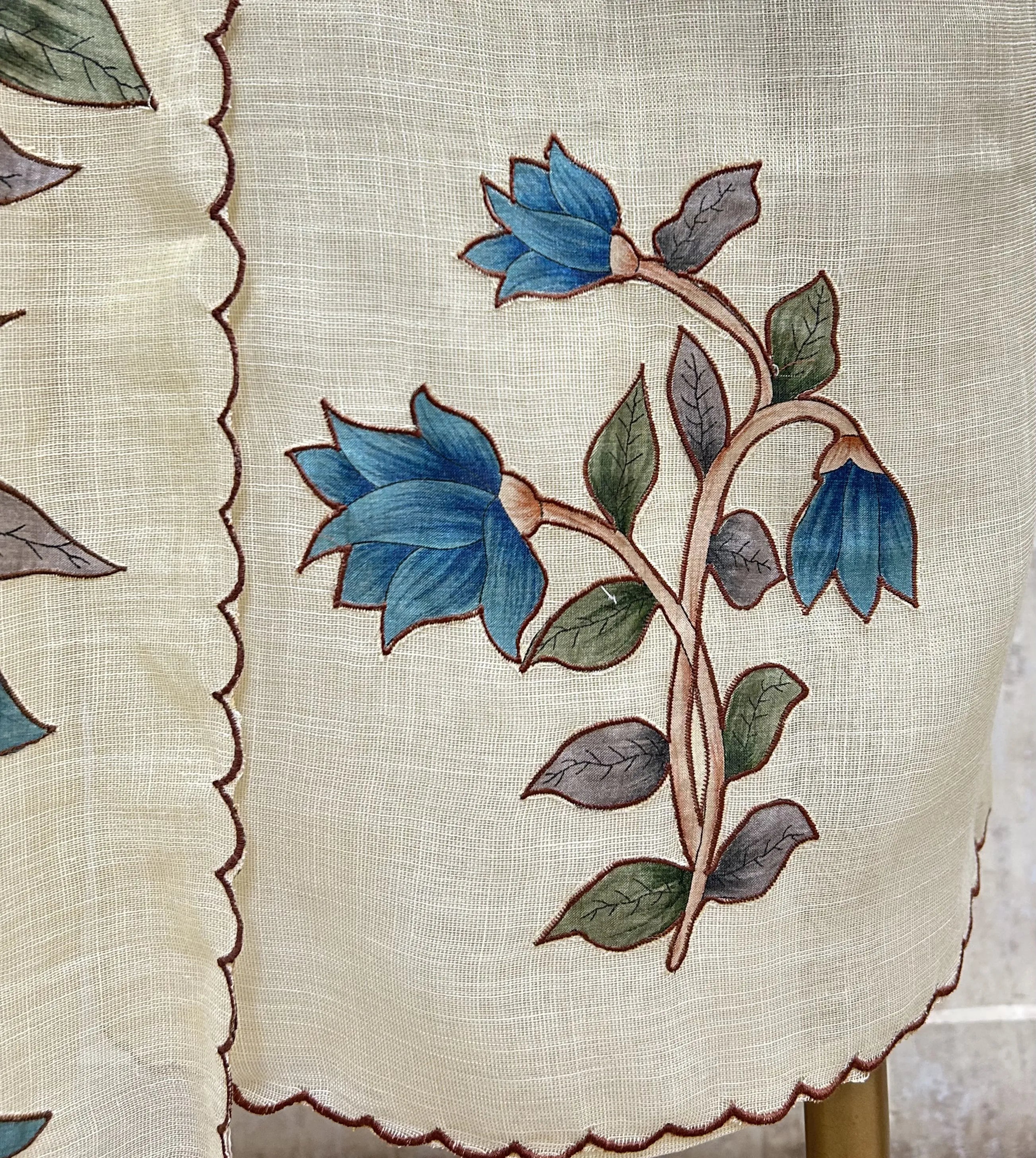 Floral Elegance Linen Unstitched Suit