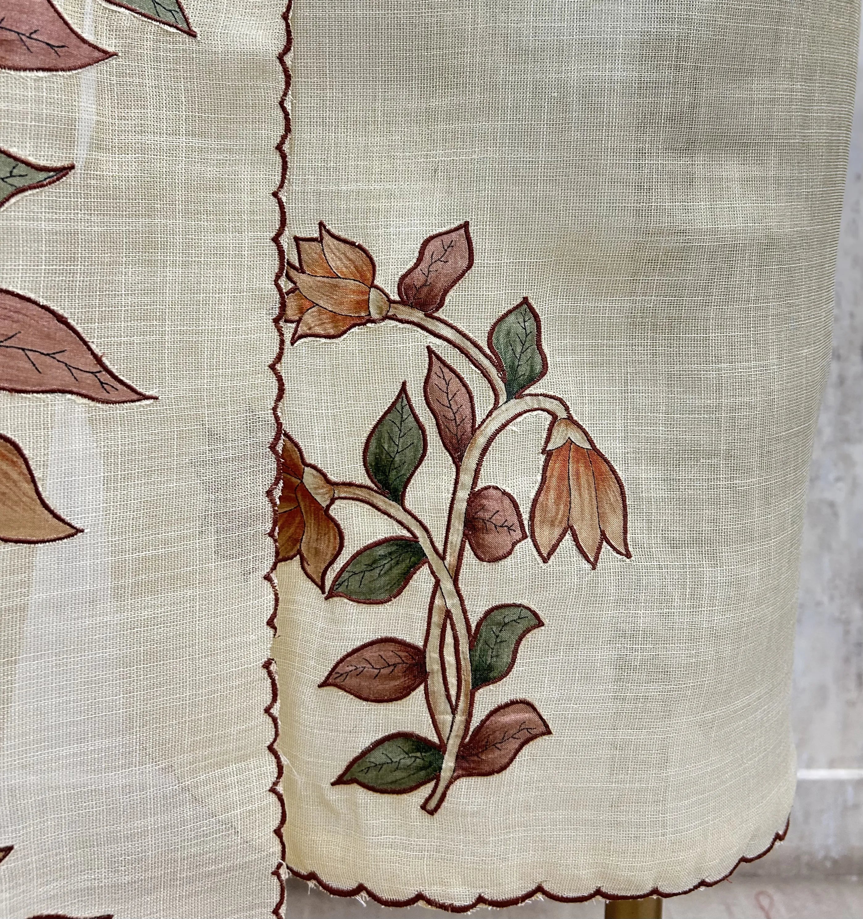 Floral Elegance Linen Unstitched Suit