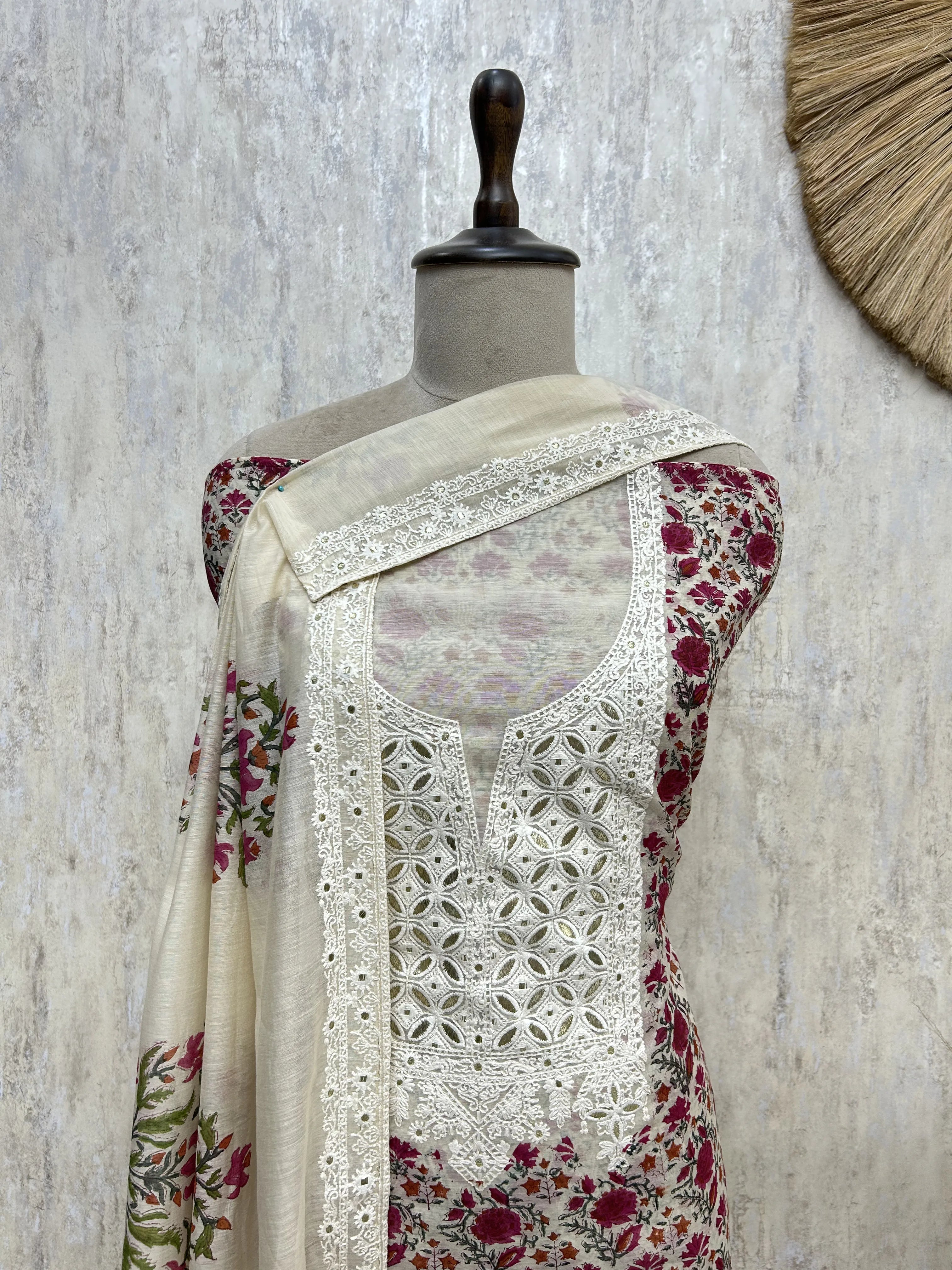 Elegant Floral Ethnic mul cotton Unstitched Suit