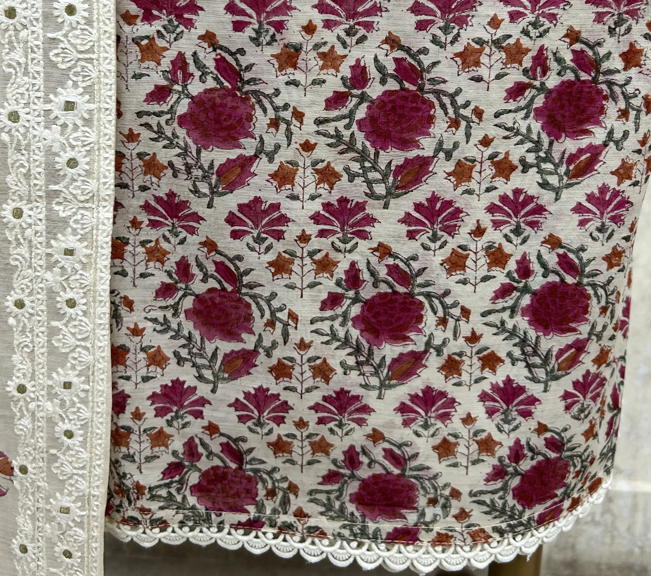Elegant Floral Ethnic mul cotton Unstitched Suit