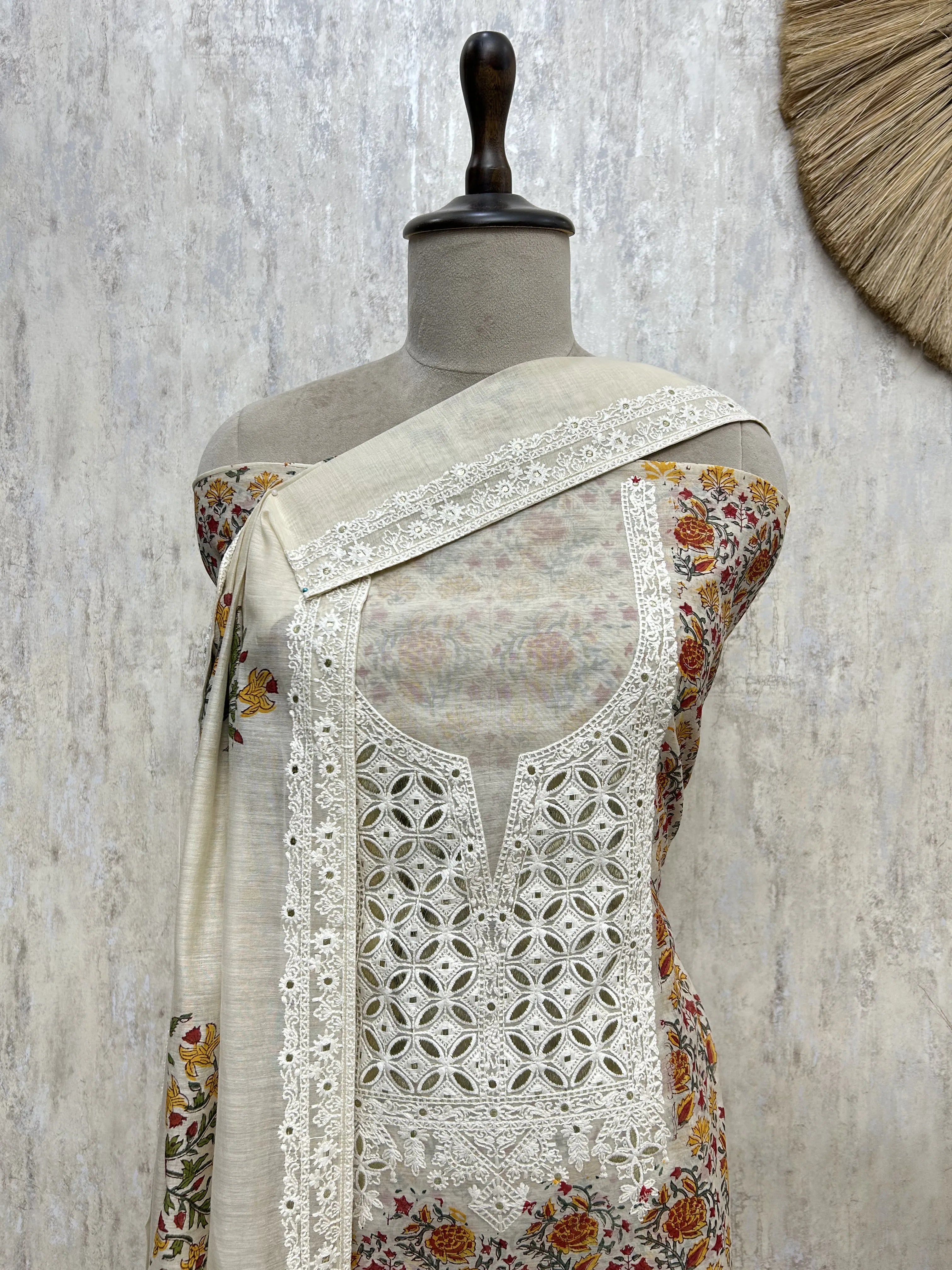 Elegant Floral Ethnic mul cotton Unstitched Suit