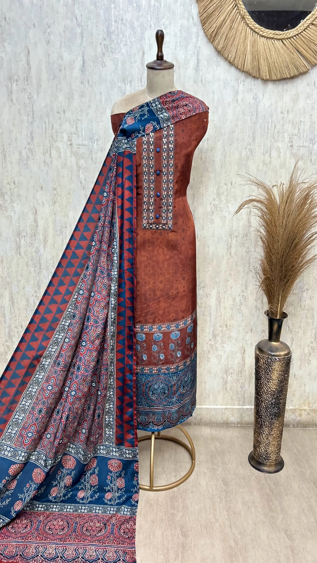 Elegant Luxury Crepe Unstitched Suits