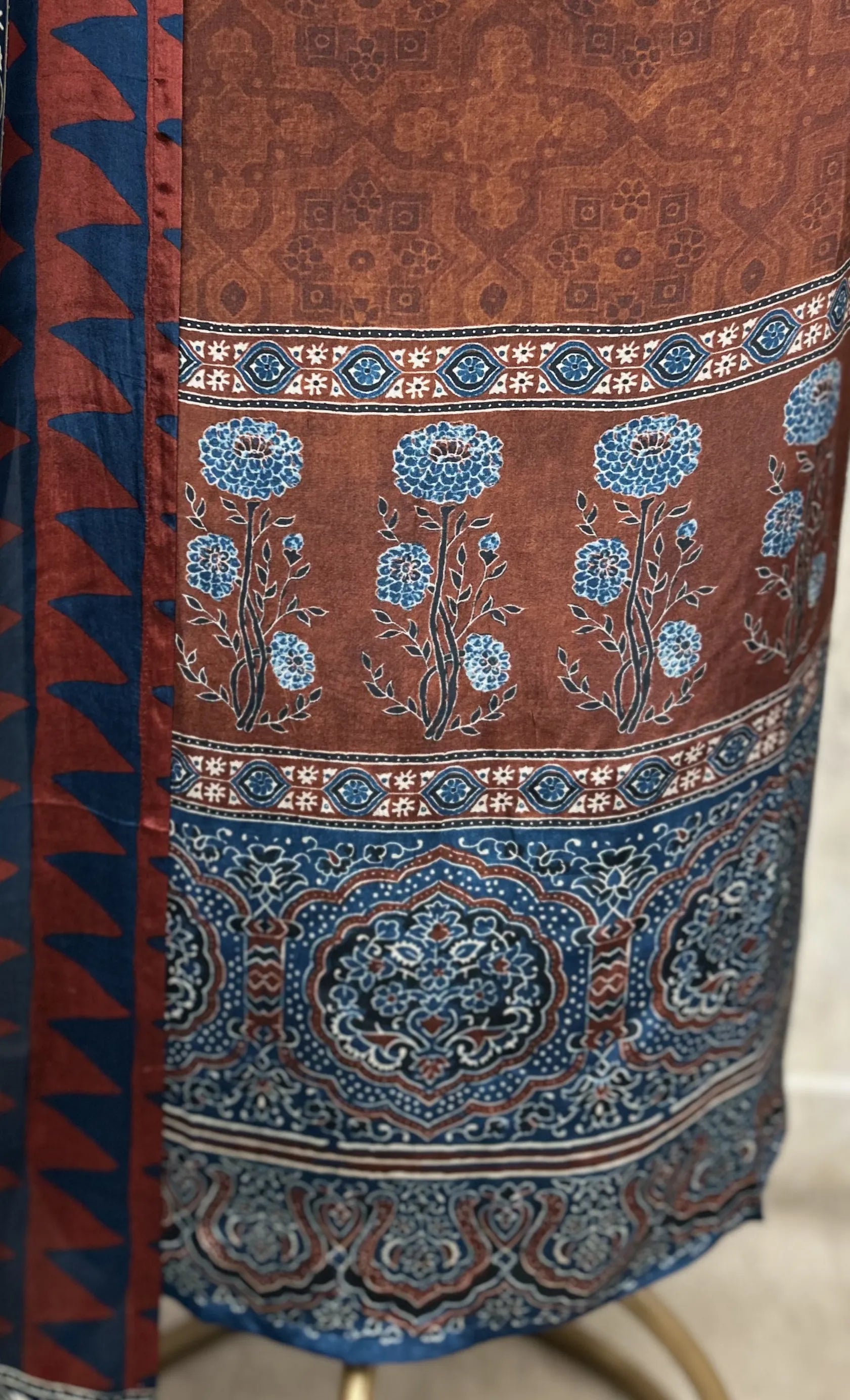 Elegant Luxury Crepe Unstitched Suits