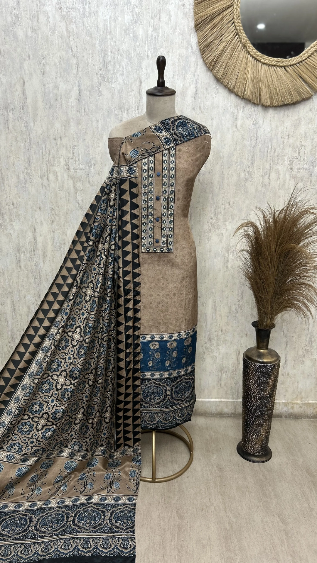 Elegant Luxury Crepe Unstitched Suits