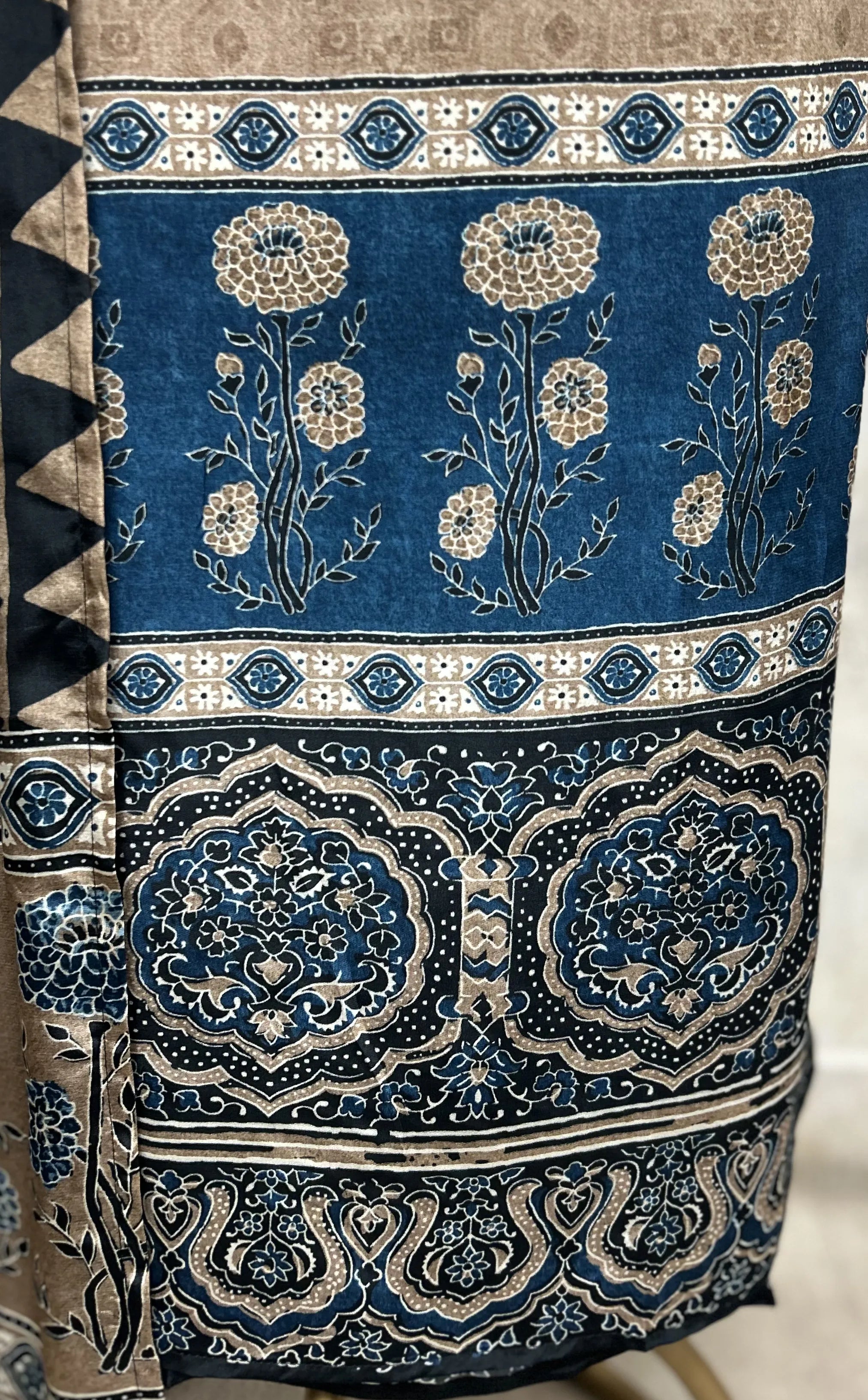 Elegant Luxury Crepe Unstitched Suits