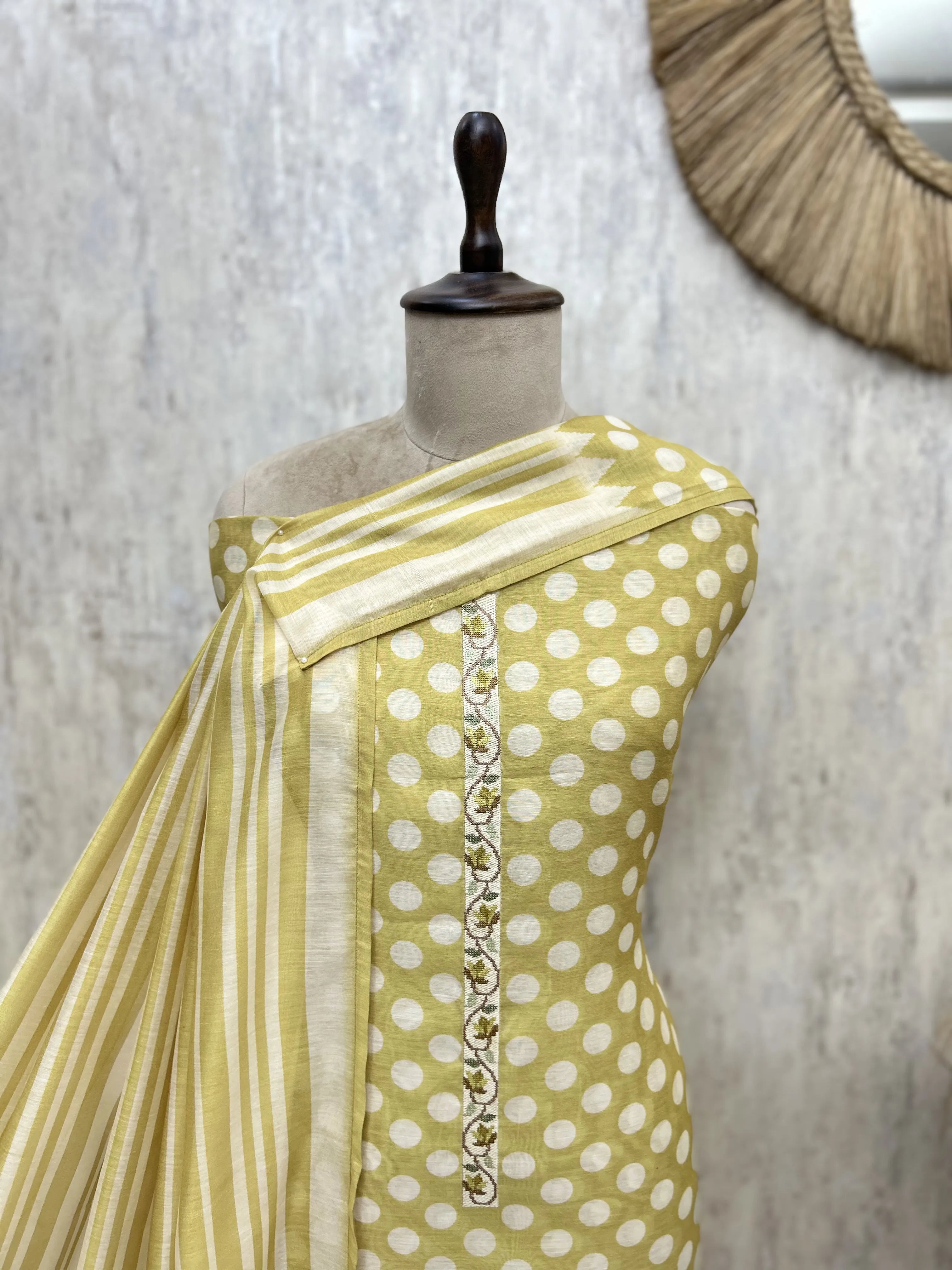 Elegant Woven Maheshwari Unstitched Cotton Suit
