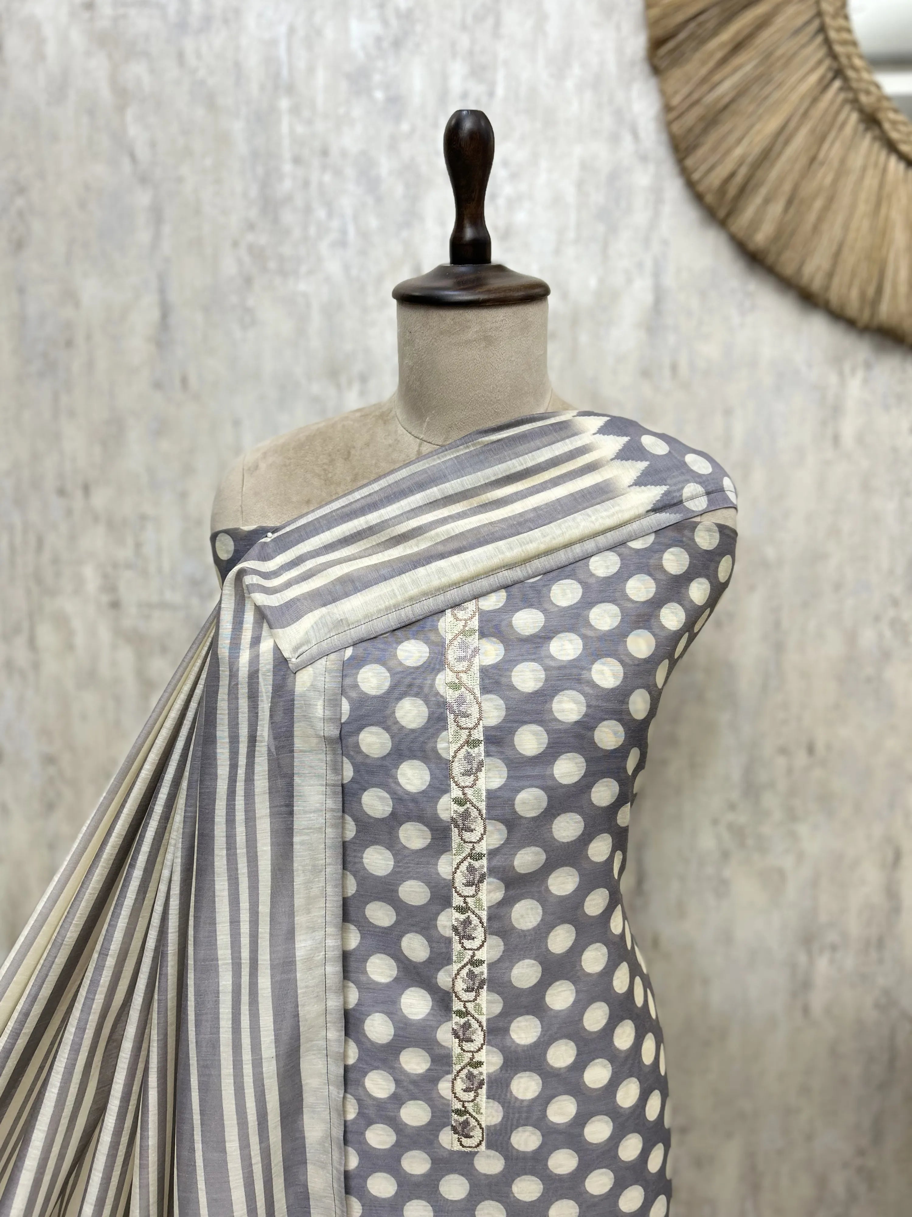 Elegant Woven Maheshwari Unstitched Cotton Suit