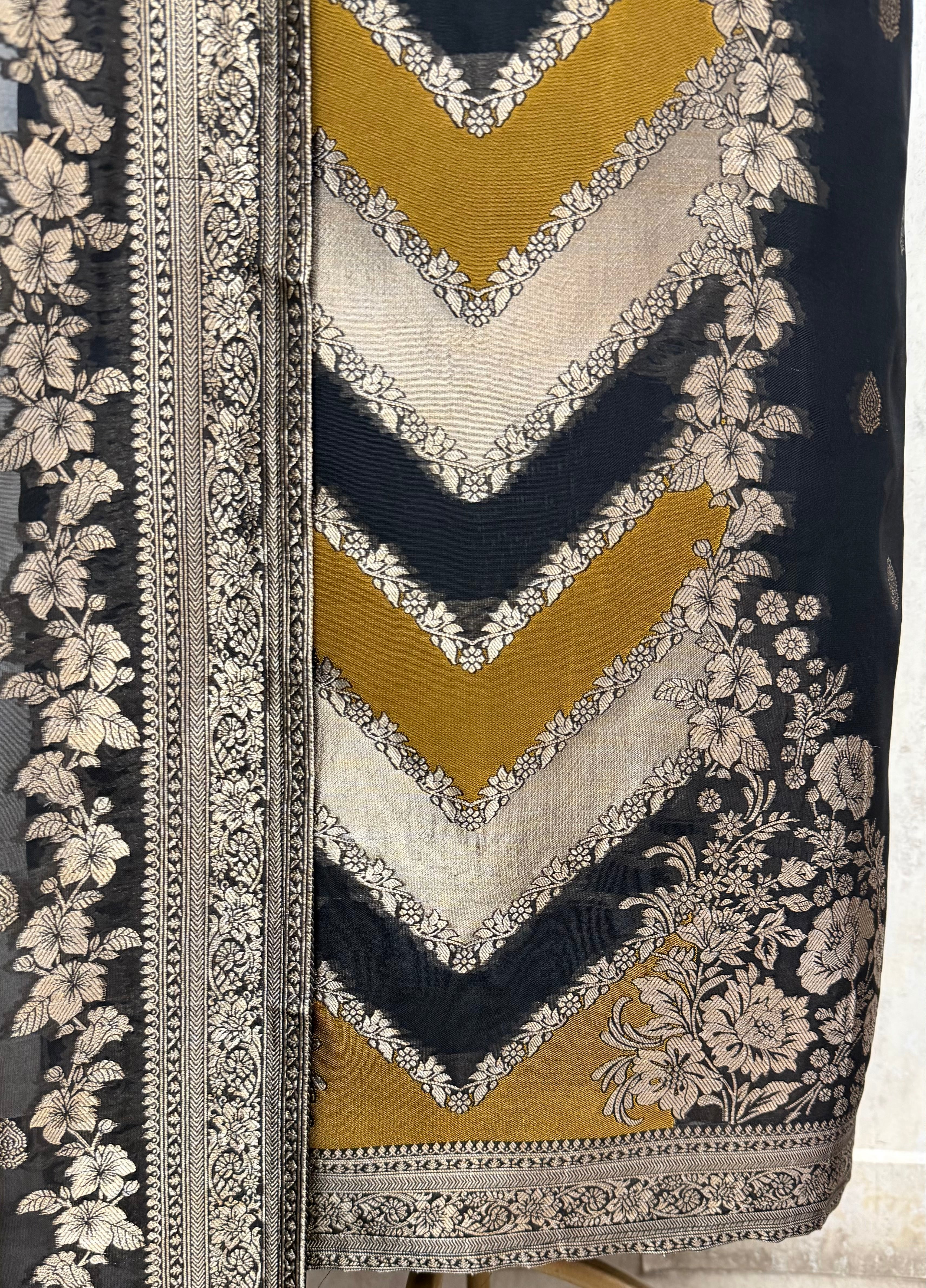 Kanjivaram Royale Silk Unstitched Suits