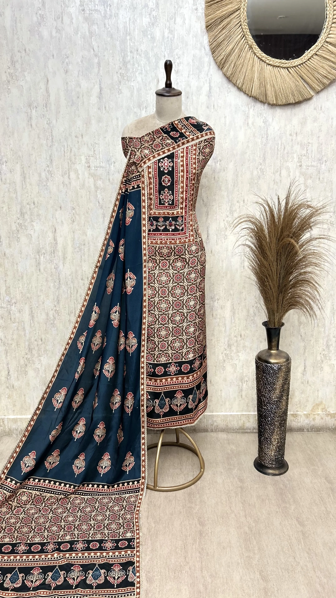 Regal Motif Crepe Unstitched Suit