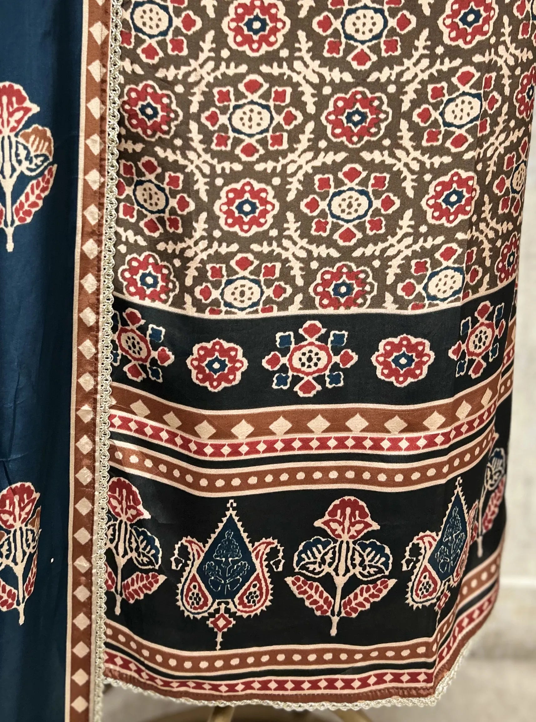 Regal Motif Crepe Unstitched Suit