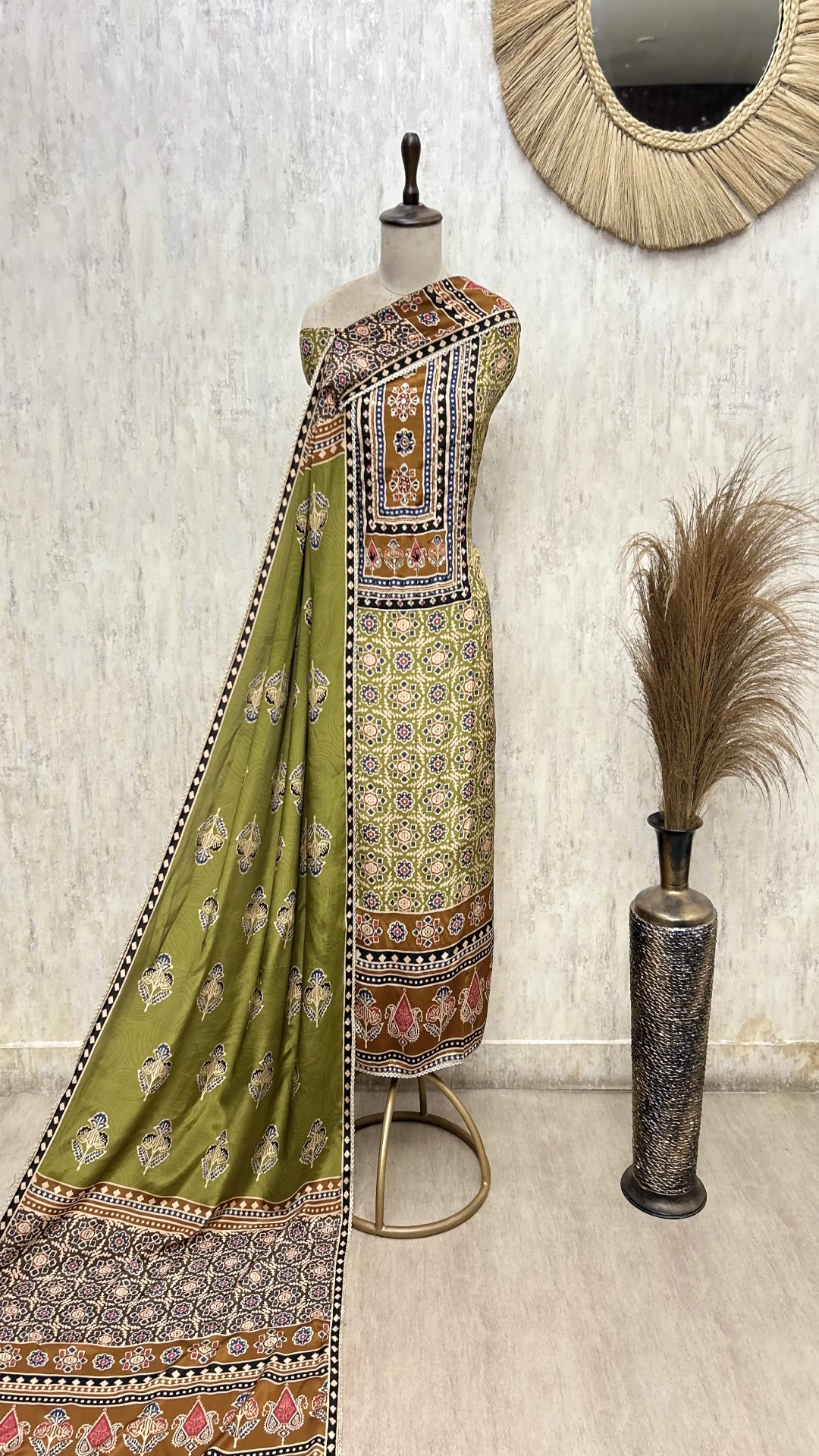 Regal Motif Crepe Unstitched Suit