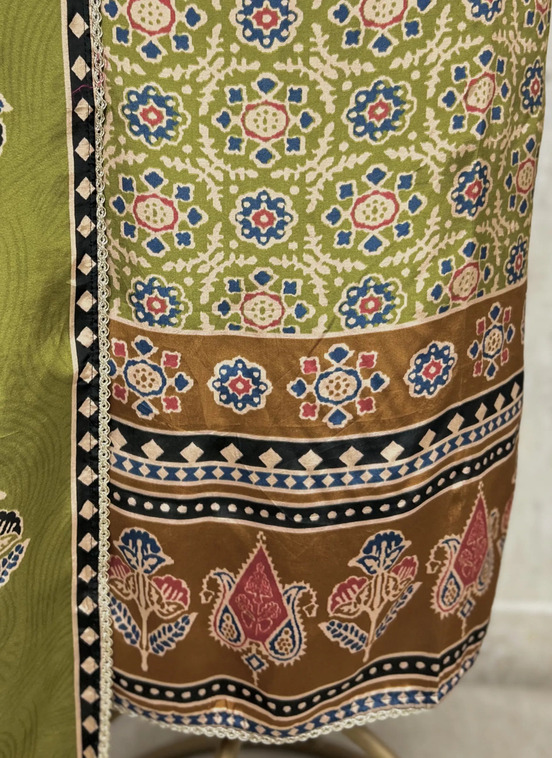 Regal Motif Crepe Unstitched Suit