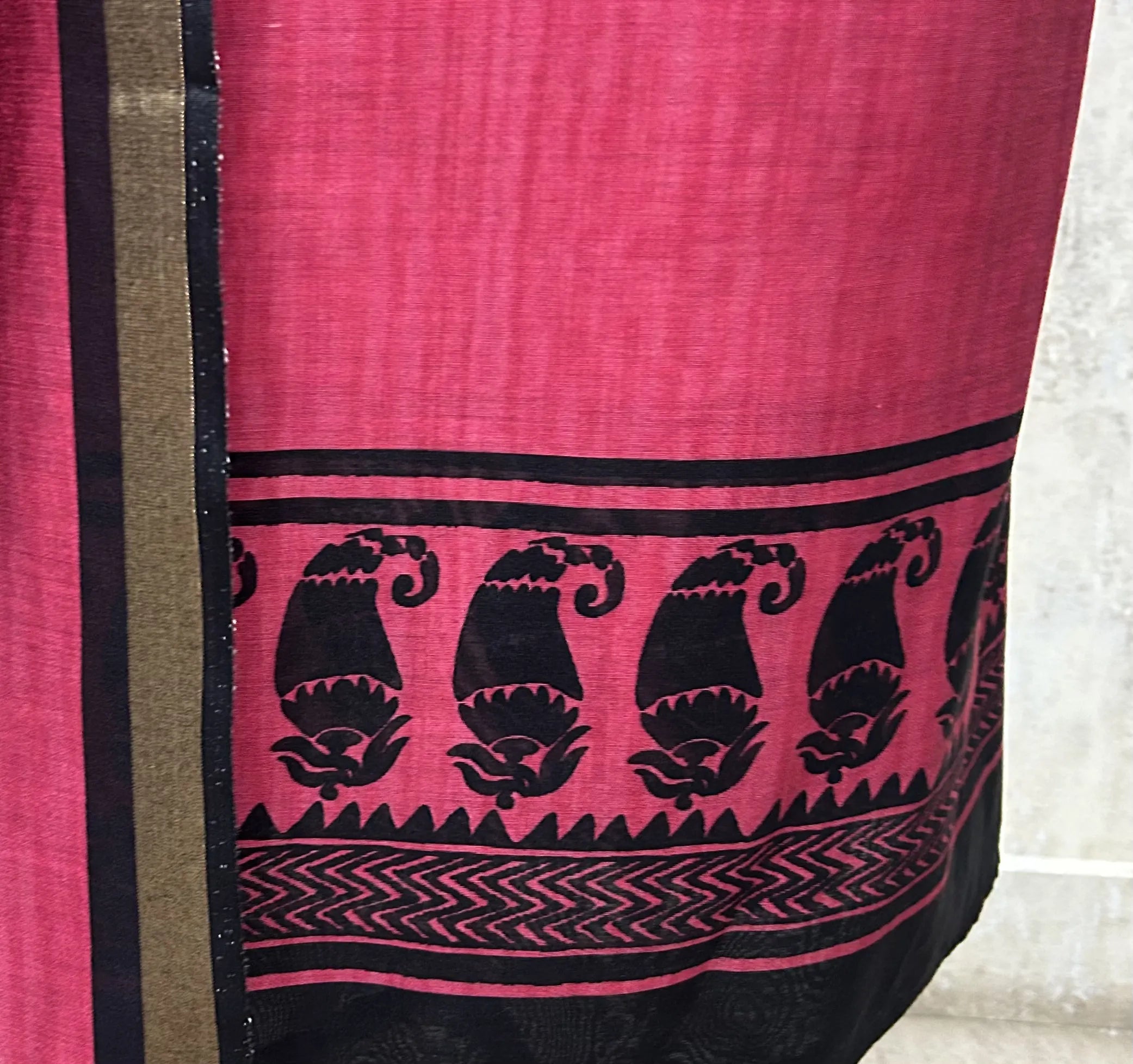 Crimson Border Elegance Maheshwari Unstitched Suit