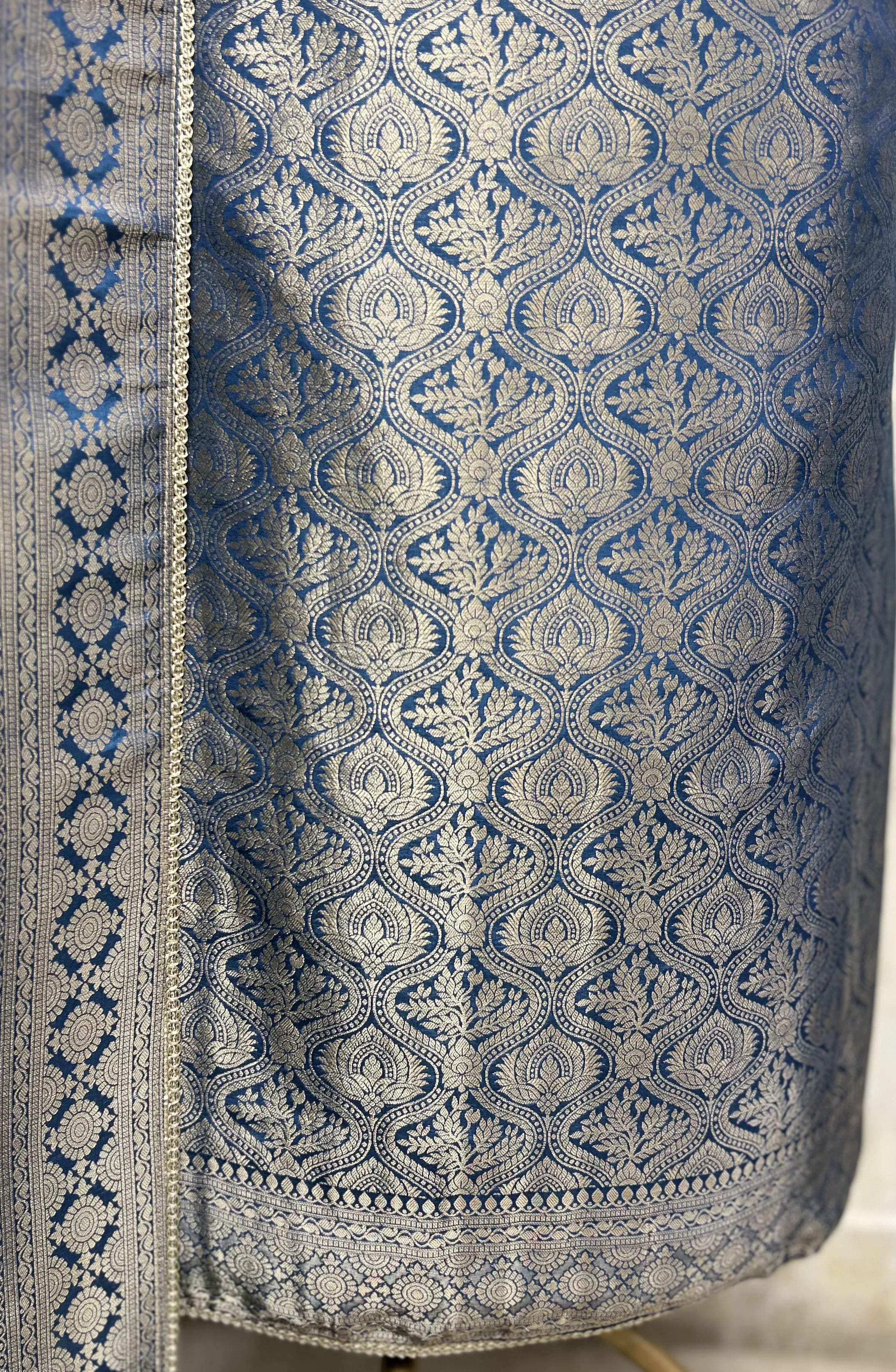 Regal Woven Elegance Unstitched Suits