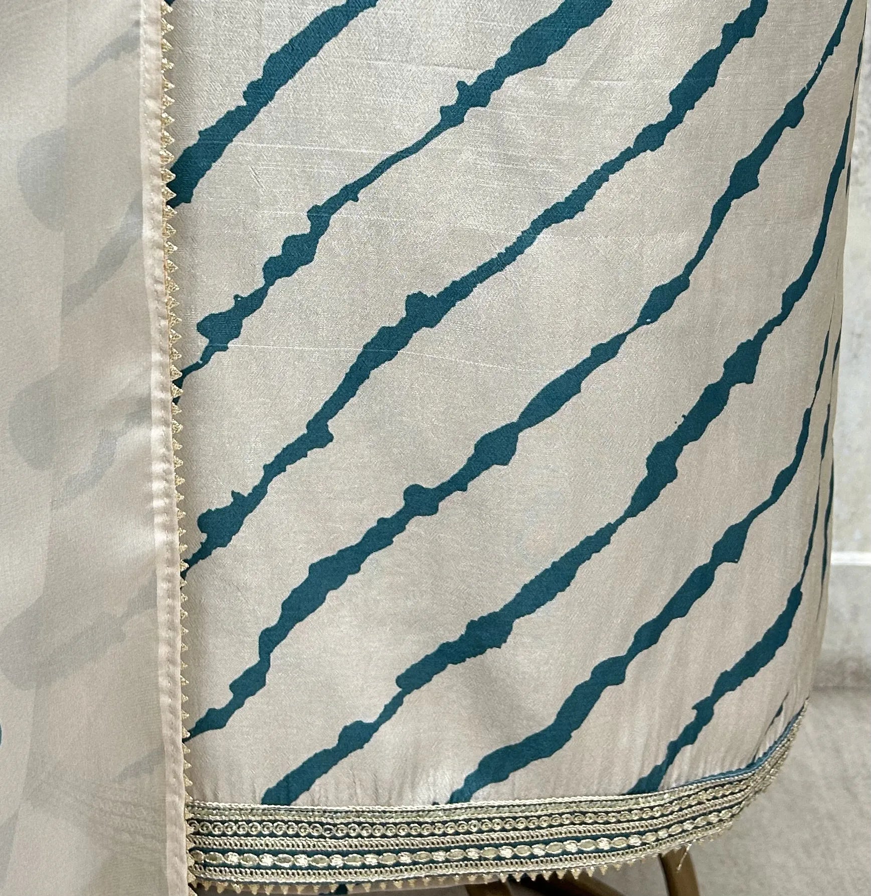 Chic Embroidered Drape Russian Crepe Unstitched Suit