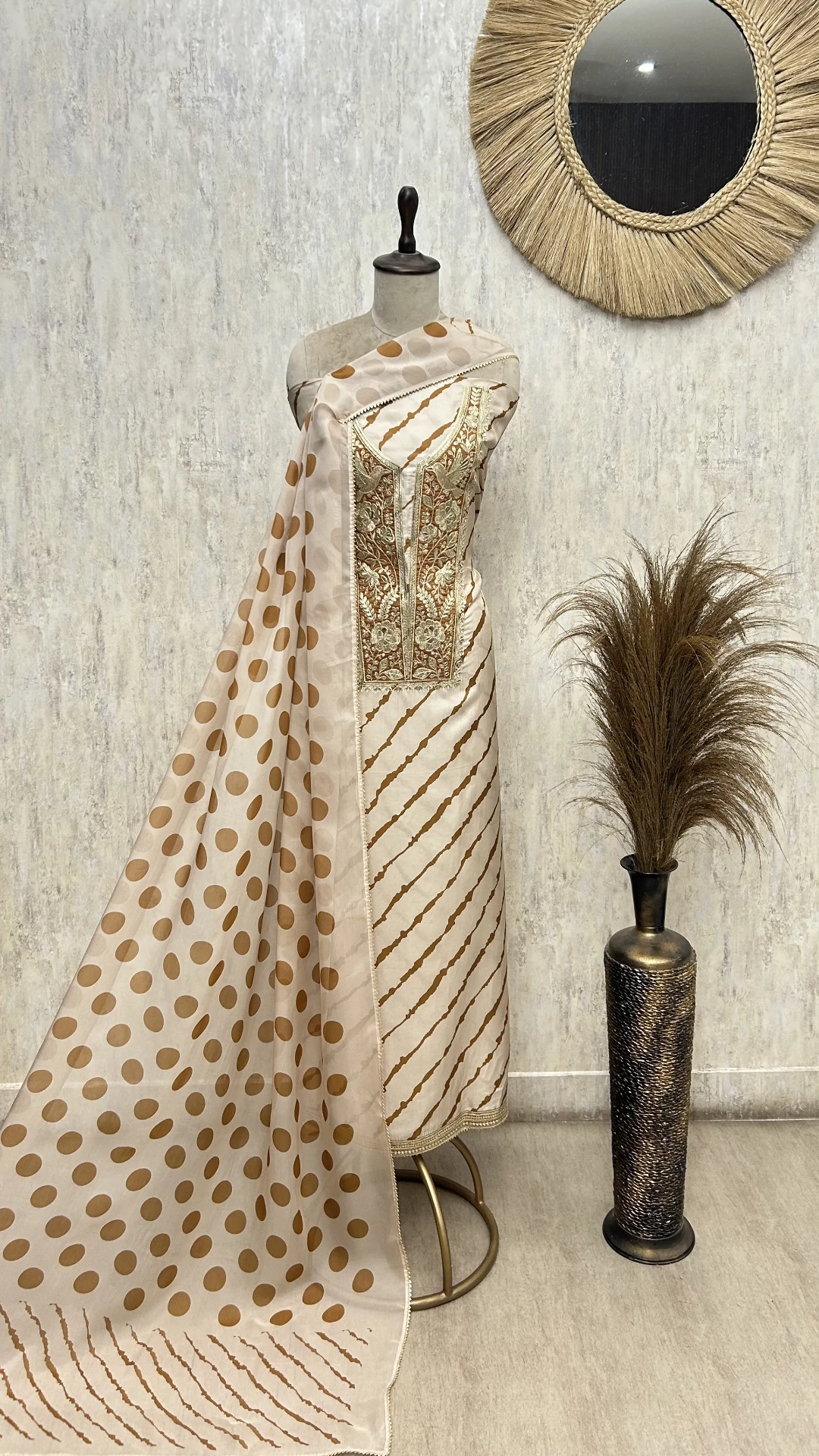 Chic Embroidered Drape Russian Crepe Unstitched Suit