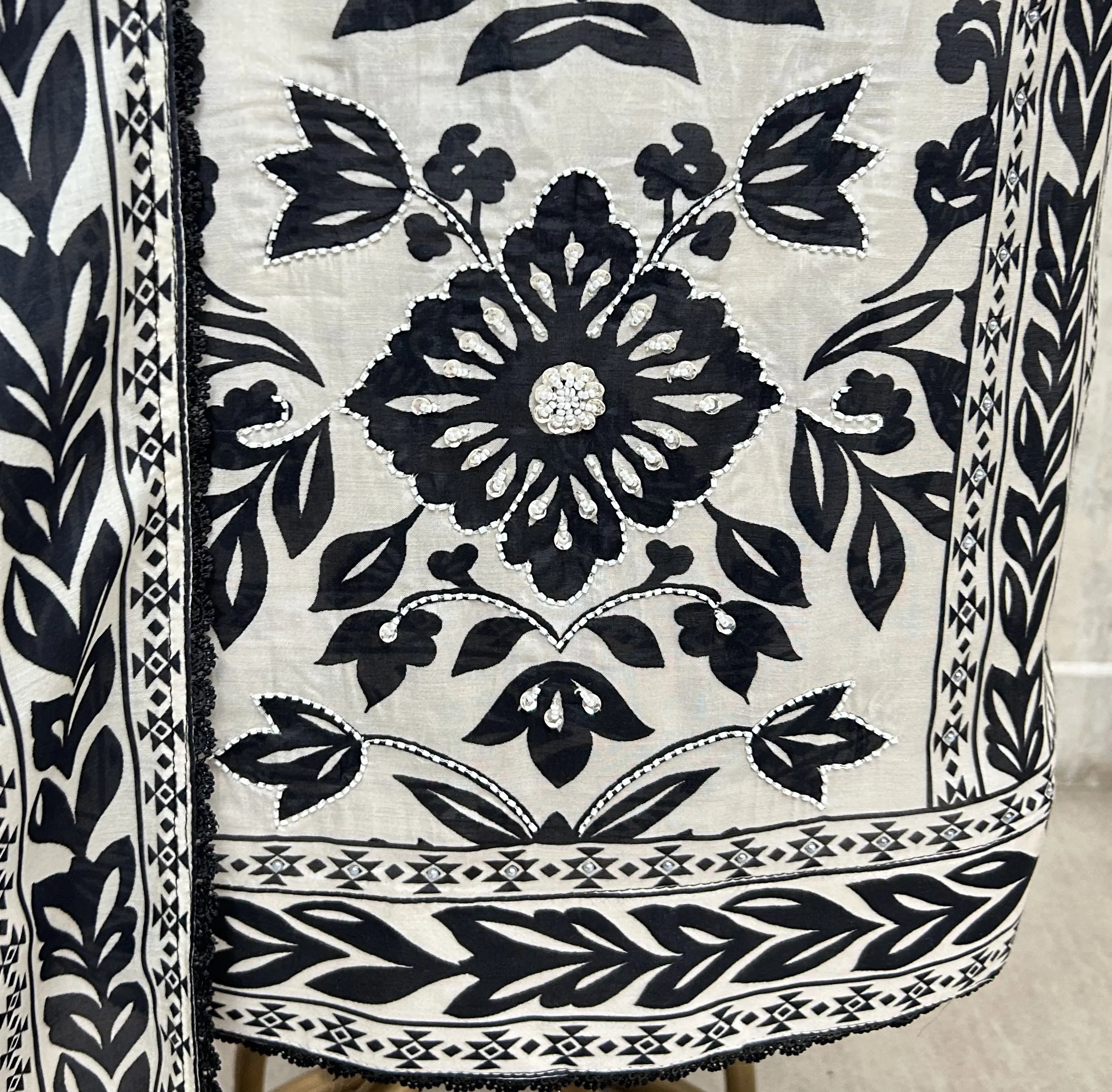 Floral Elegance Muslin Unstitched suit