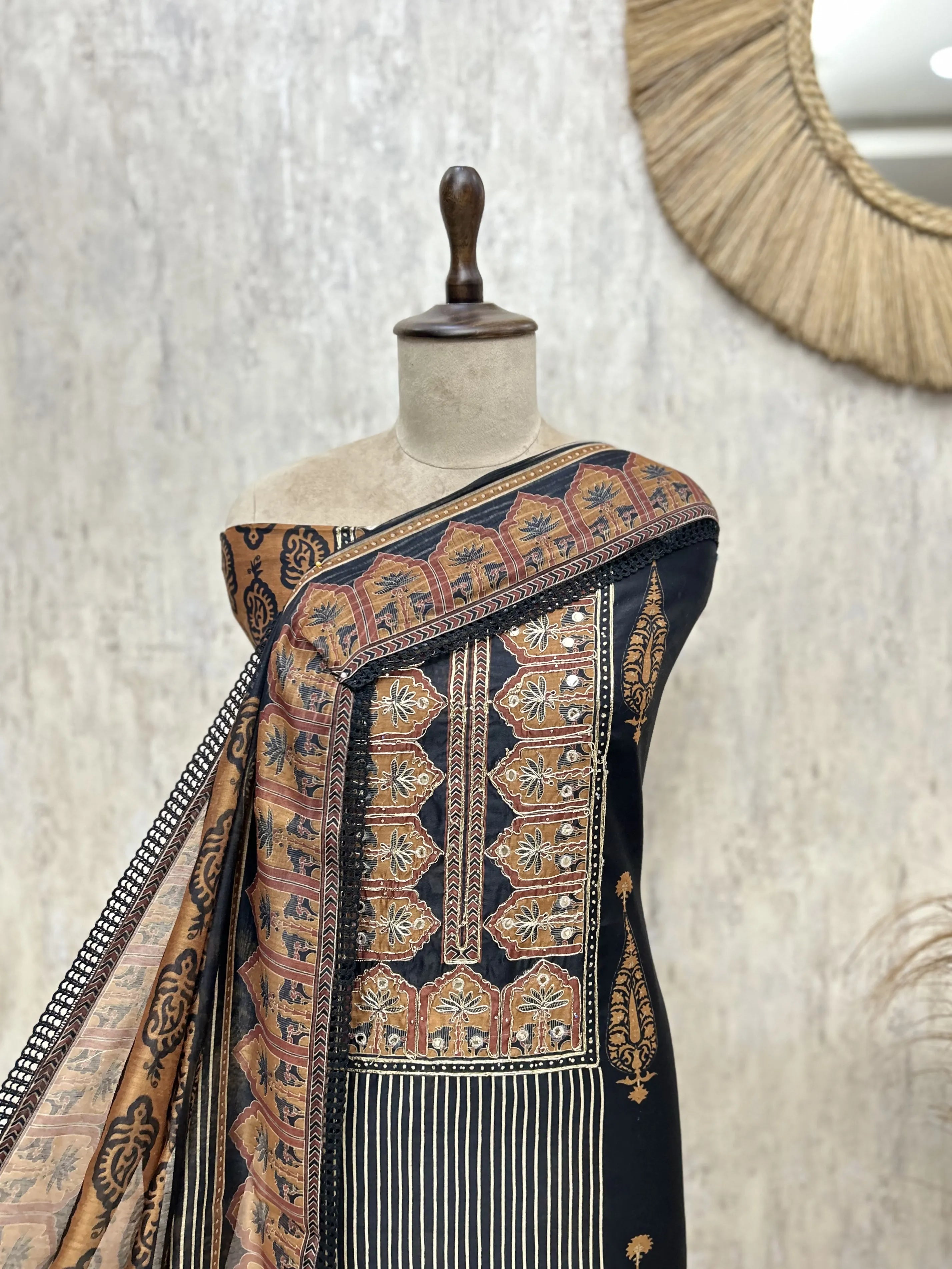 Regal blend of traditional Maheshwari Unstitched Suit