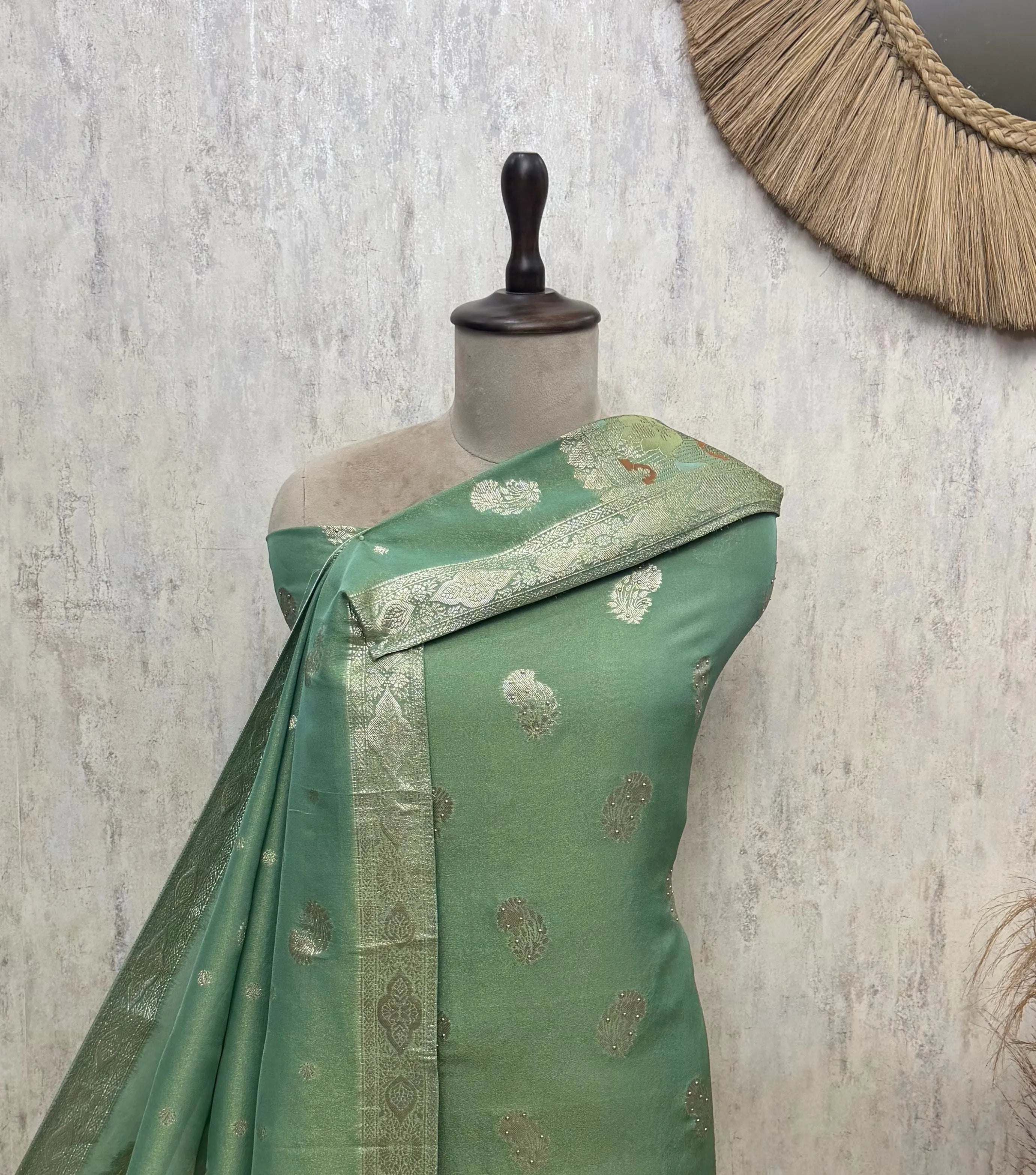 Tissue Exquisite Ensemble Unstitched Suits