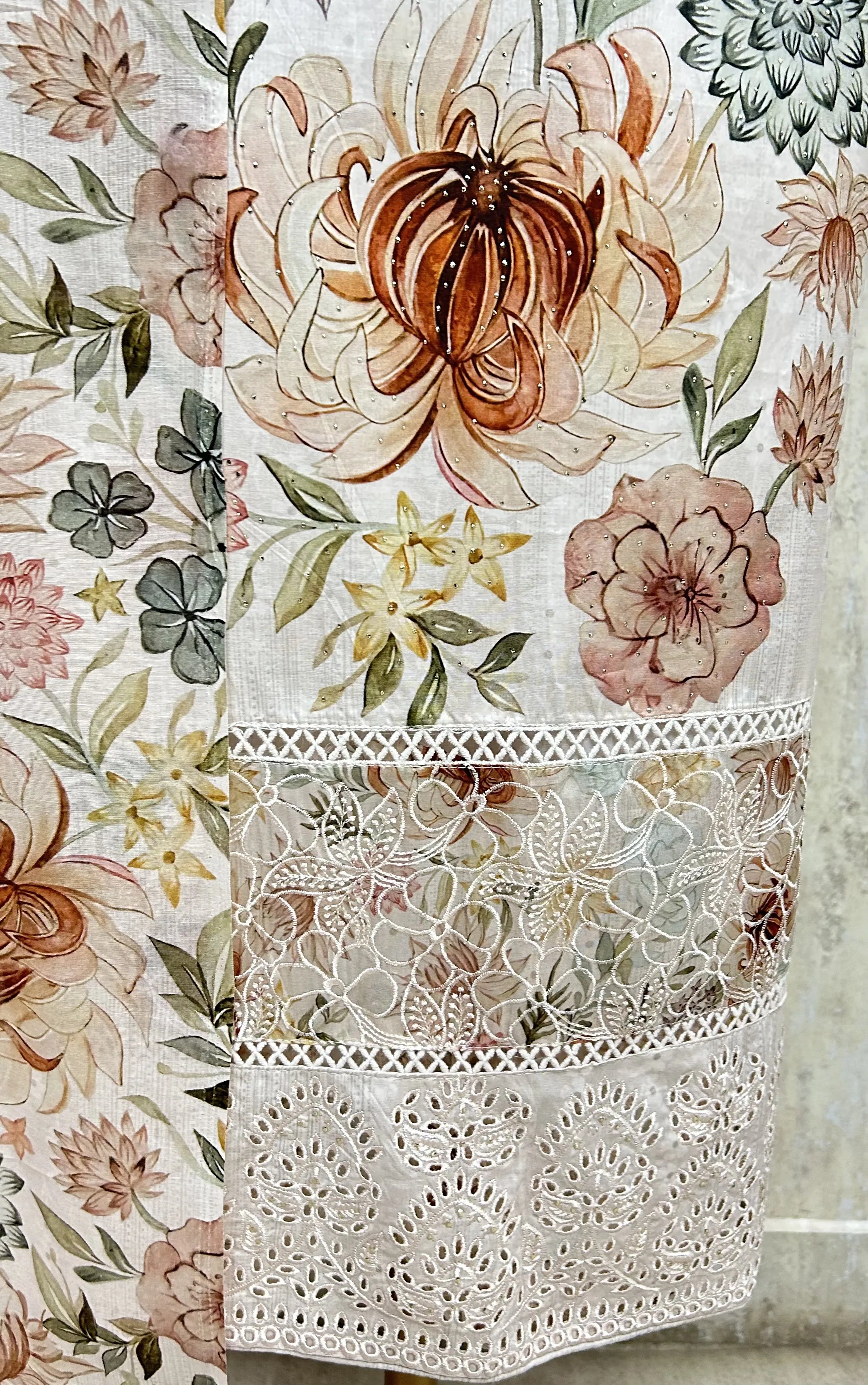 Soft Floral Elegance mul cotton Unstitched suit