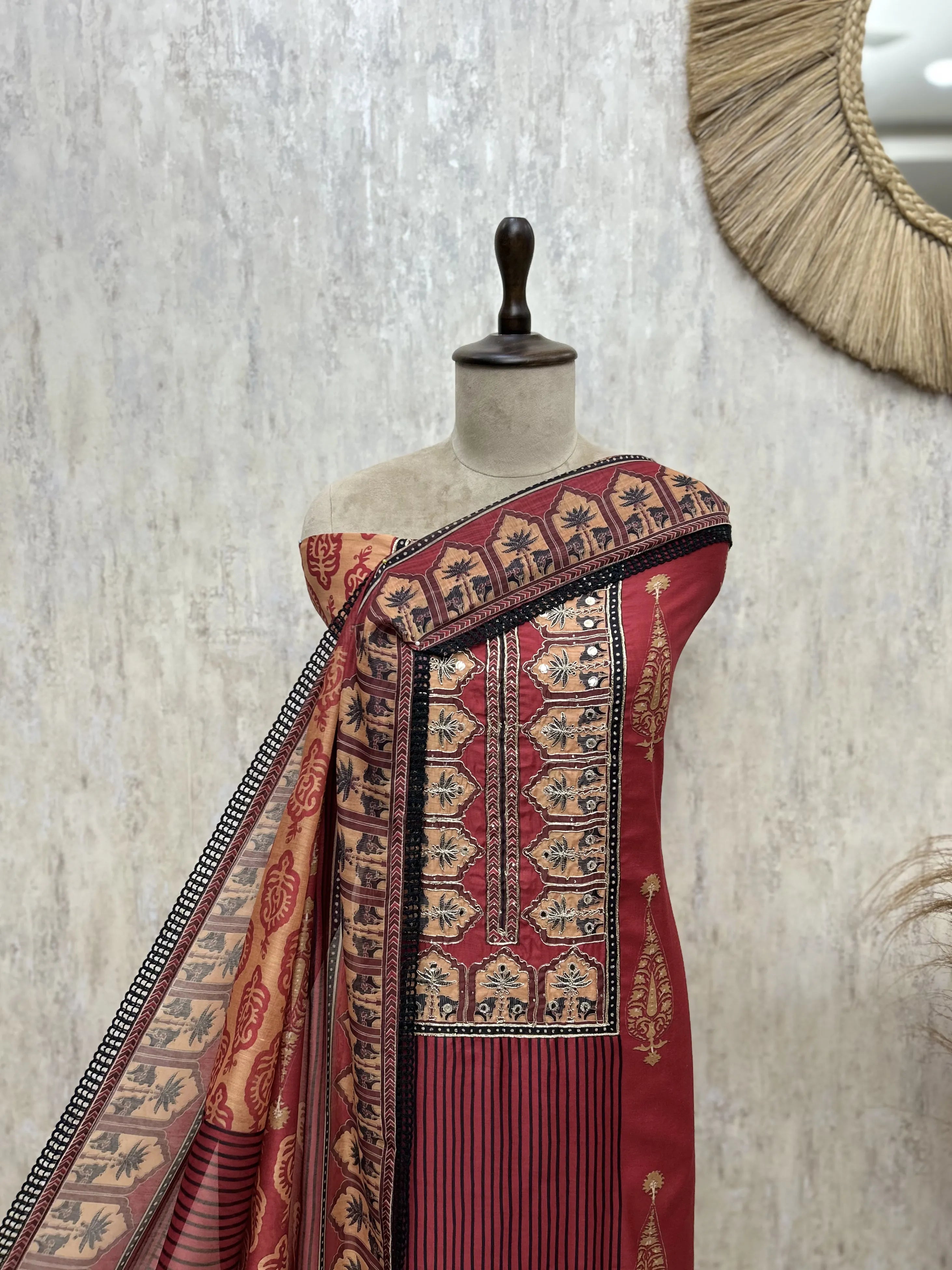 Regal blend of traditional Maheshwari Unstitched Suit