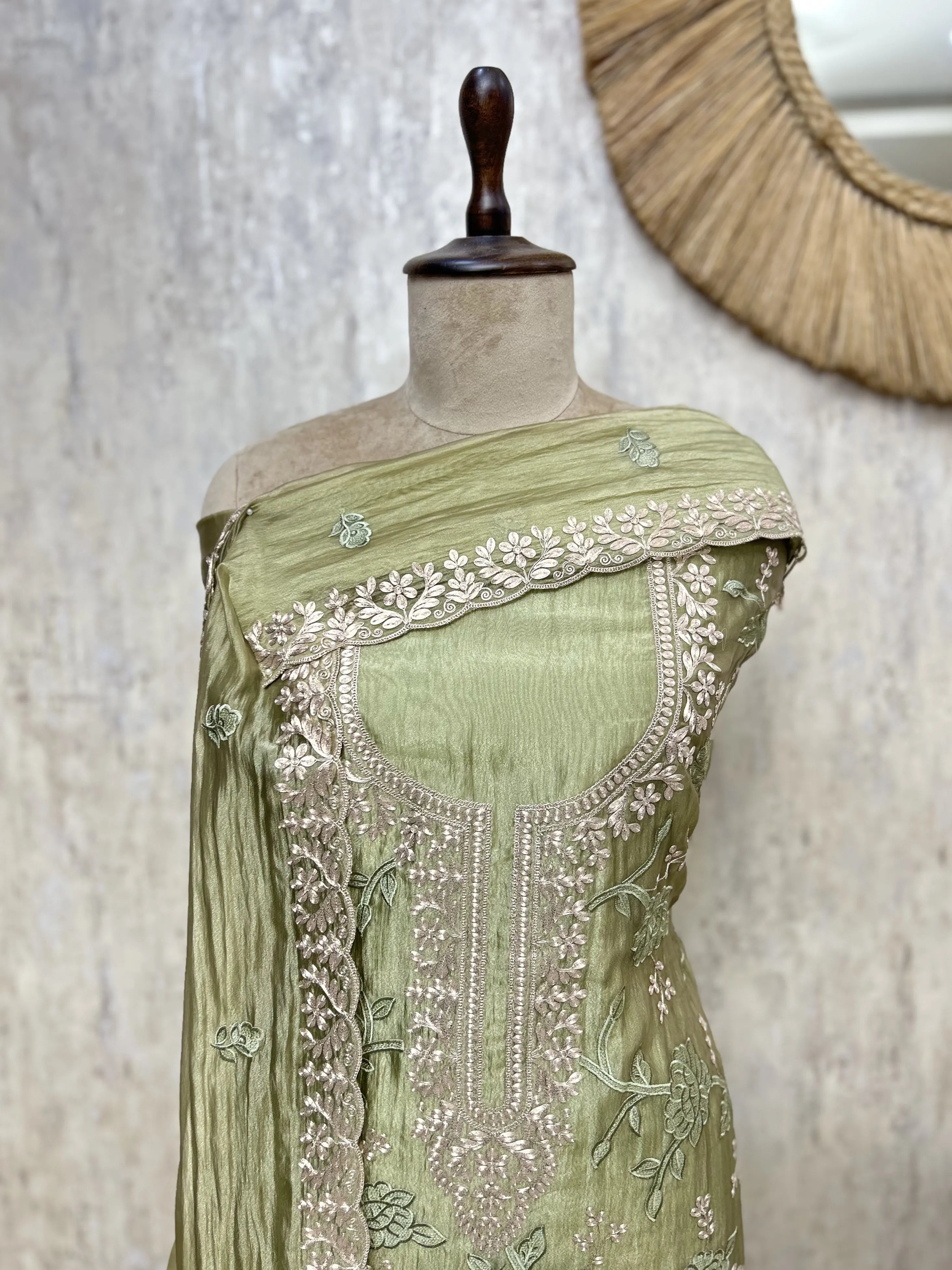 Refined Ethnic Look Crush tissue Unstitched suit