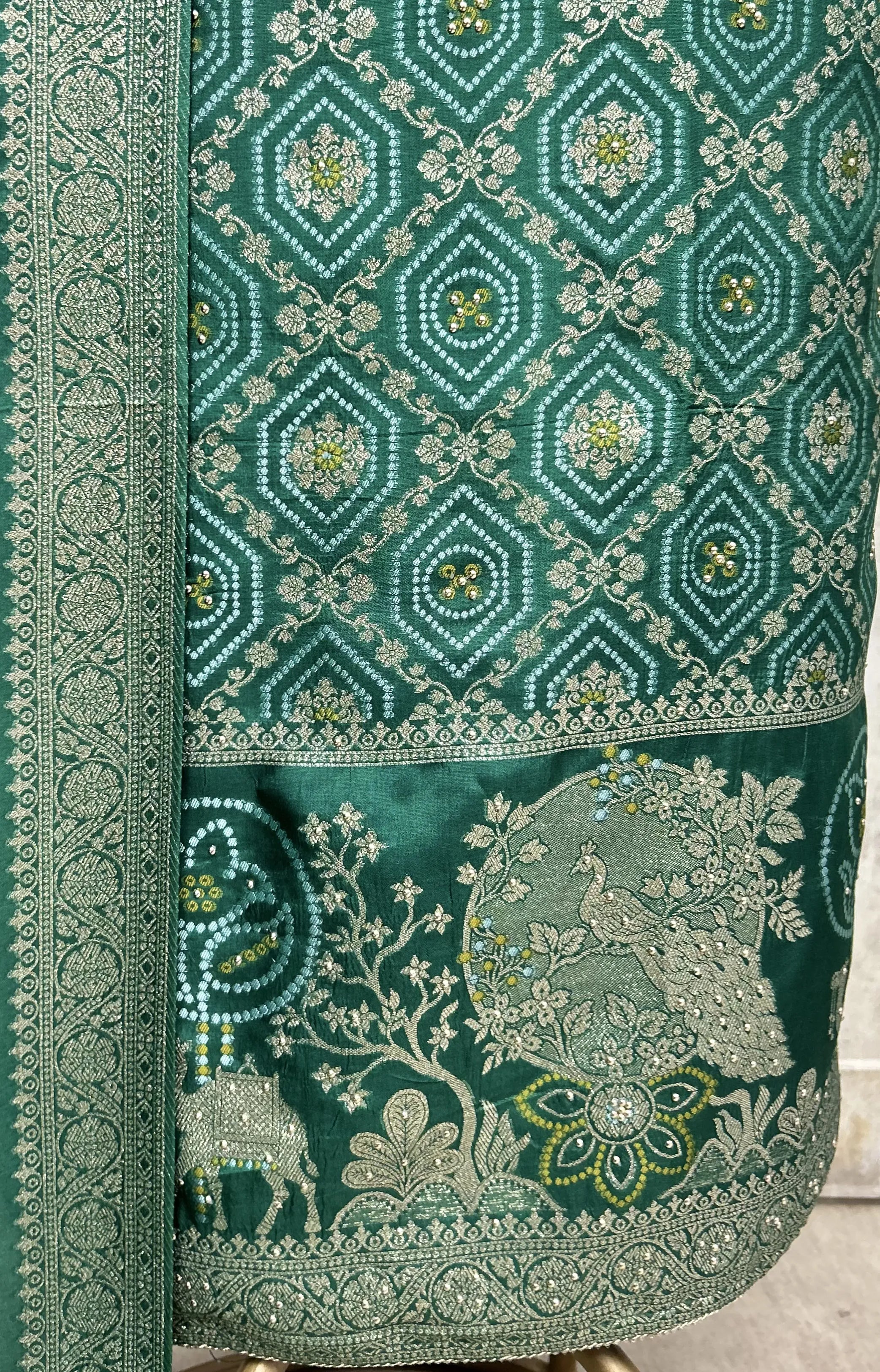 Ornate Allure Dola Silk Unstitched Suits