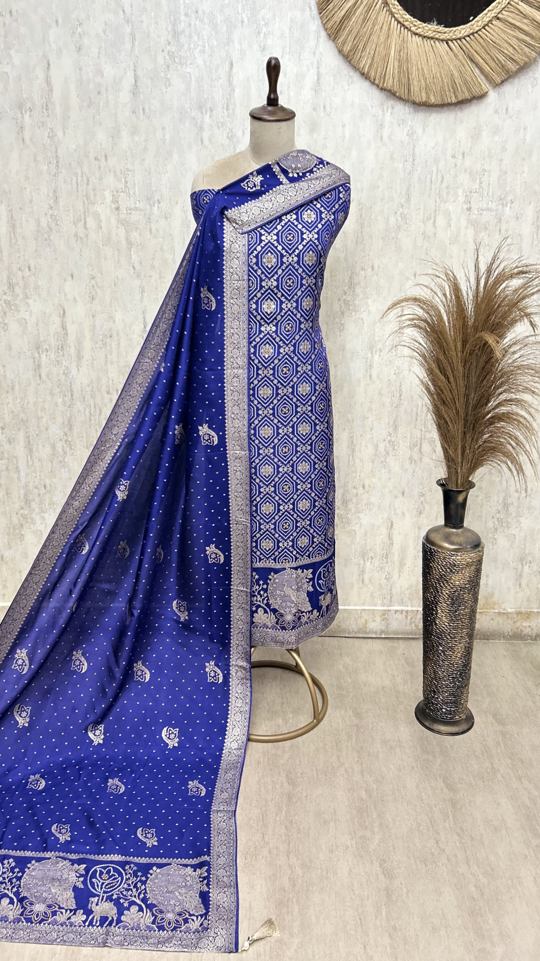 Ornate Allure Dola Silk Unstitched Suits