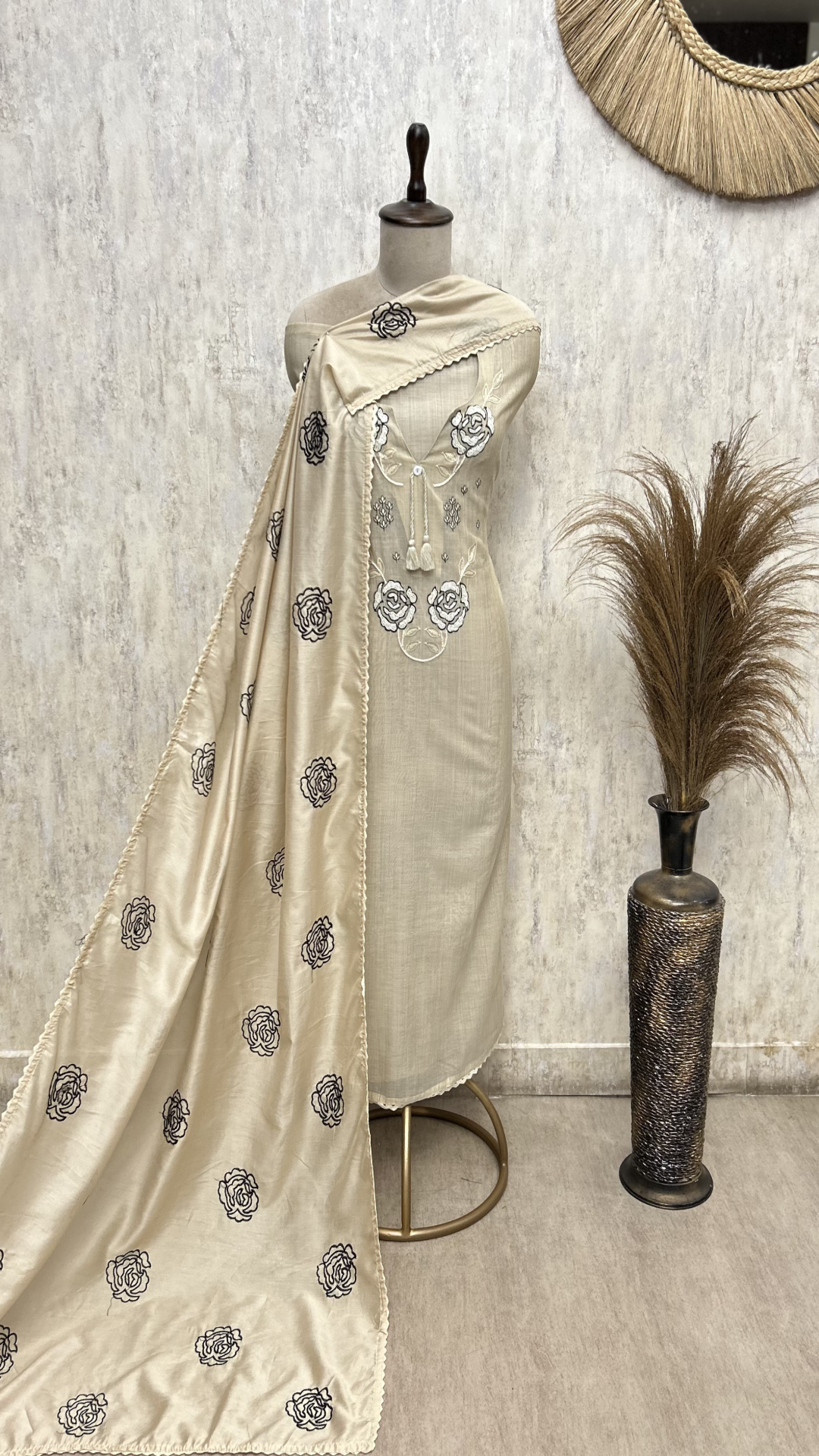 Floral Reverie Jamdani linen Unstitched Suits