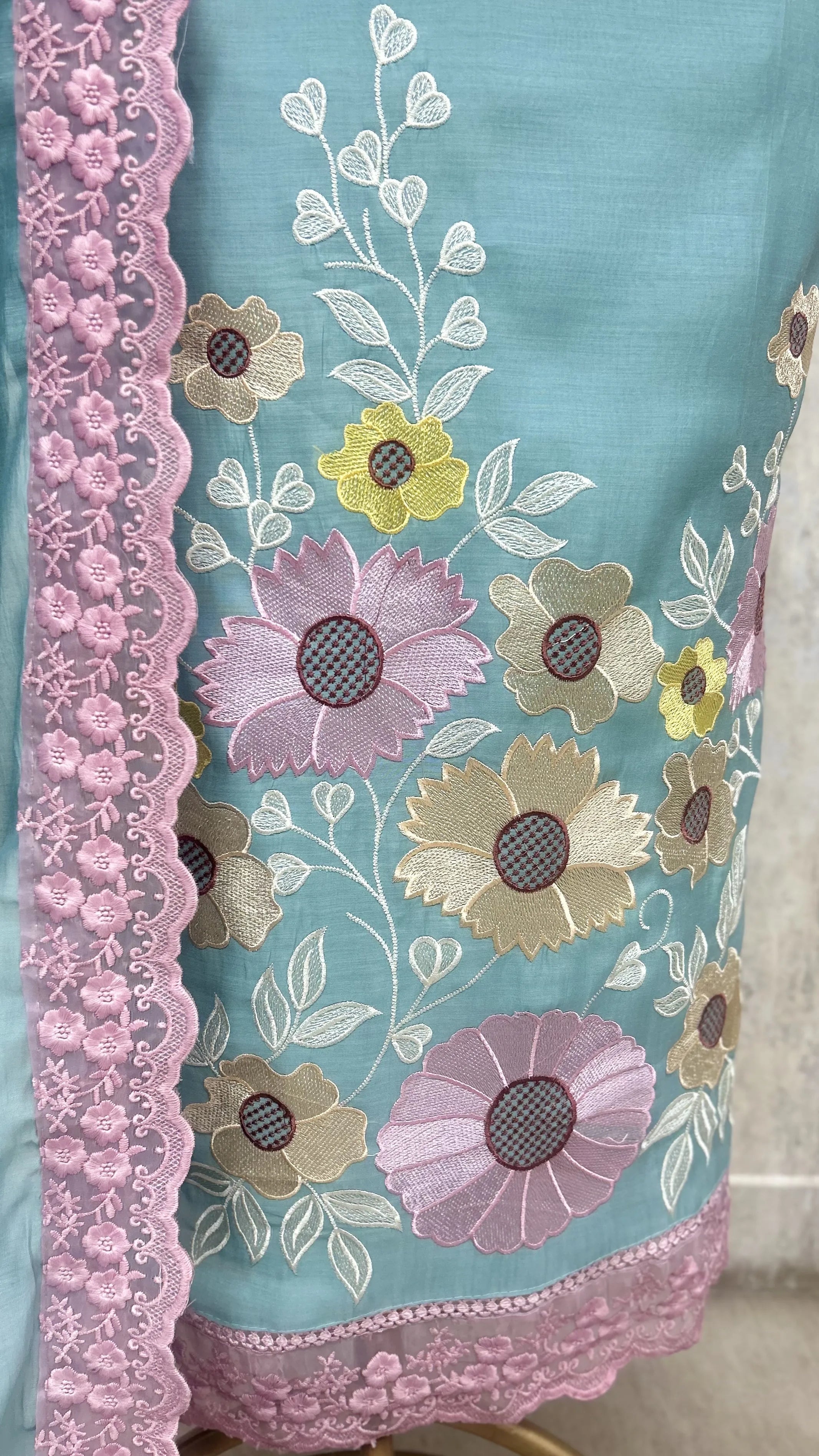 Floral Lace Garden Mul Chanderi Unstitched Suit