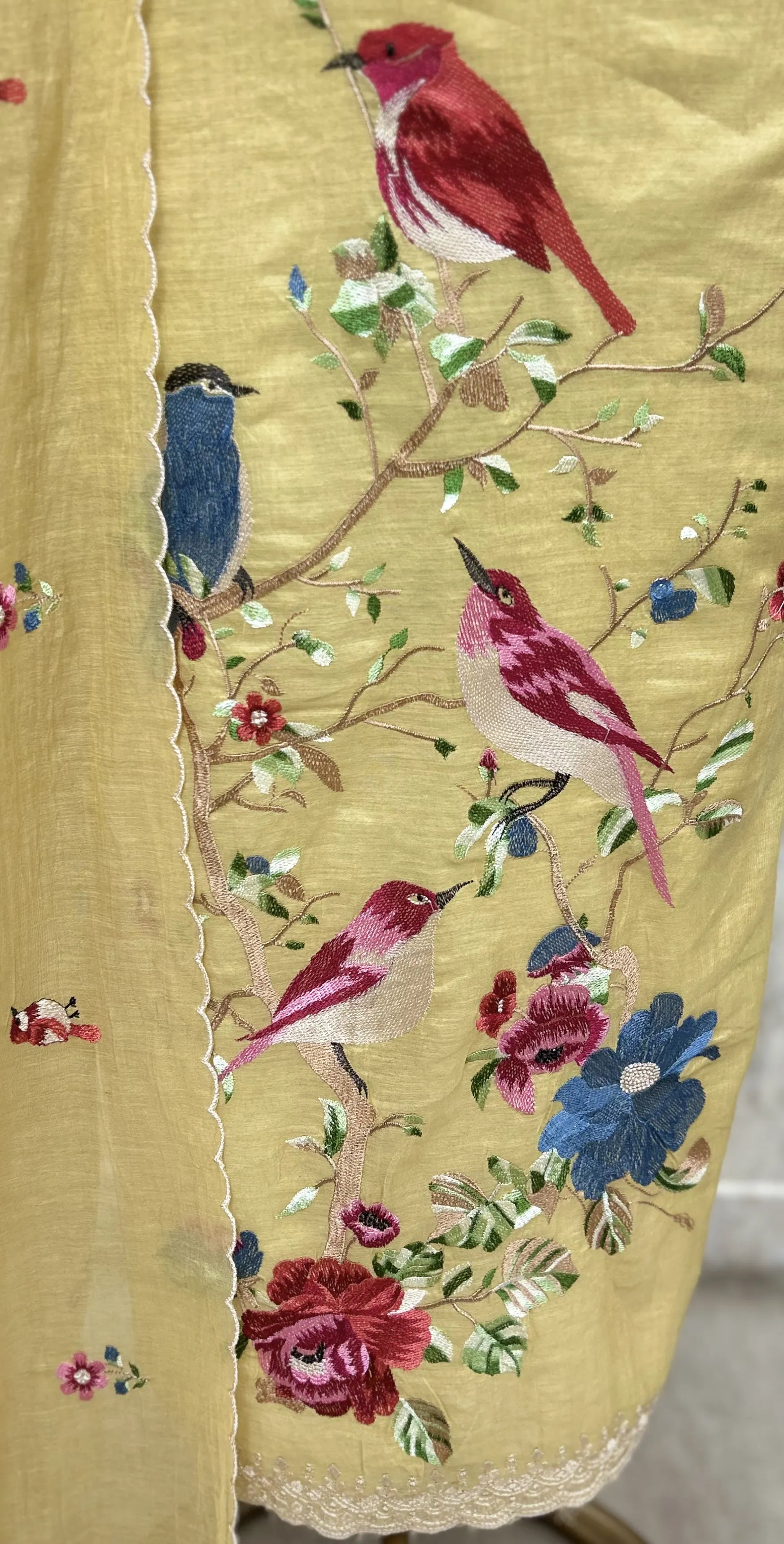 Graceful Mul Unsitched Suit with Bird Motif