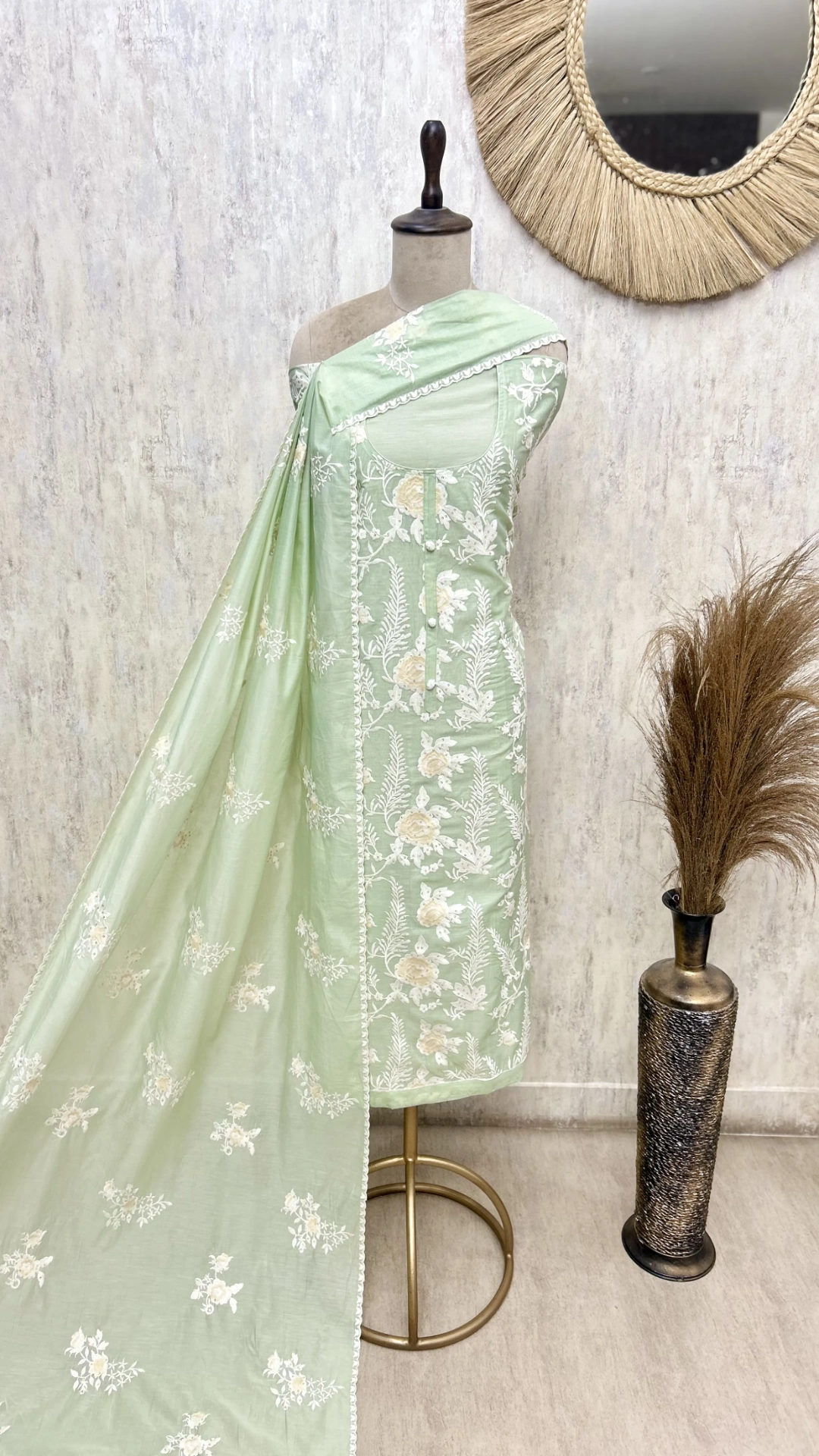 Whispering Flora Mul Unstitched Suit