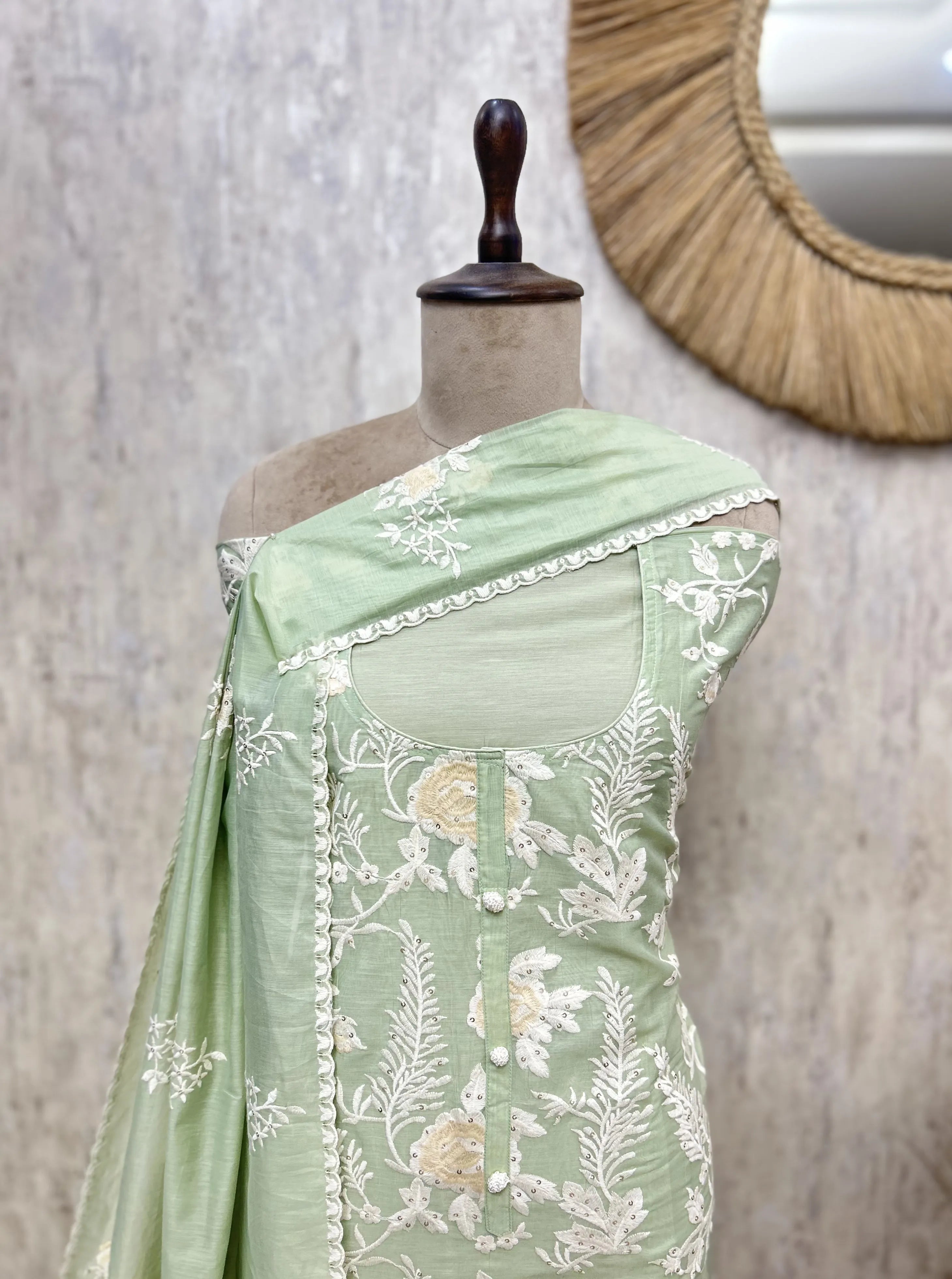 Whispering Flora Mul Unstitched Suit
