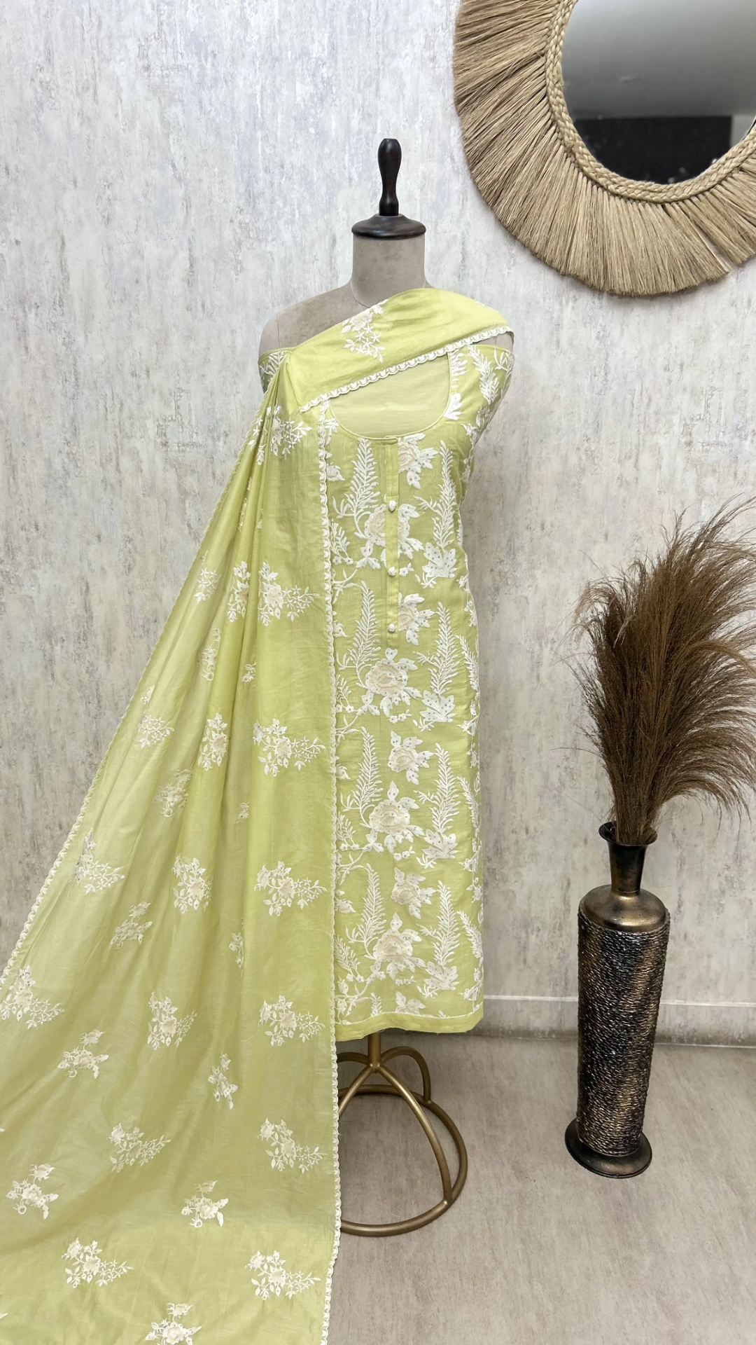 Whispering Flora Mul Unstitched Suit