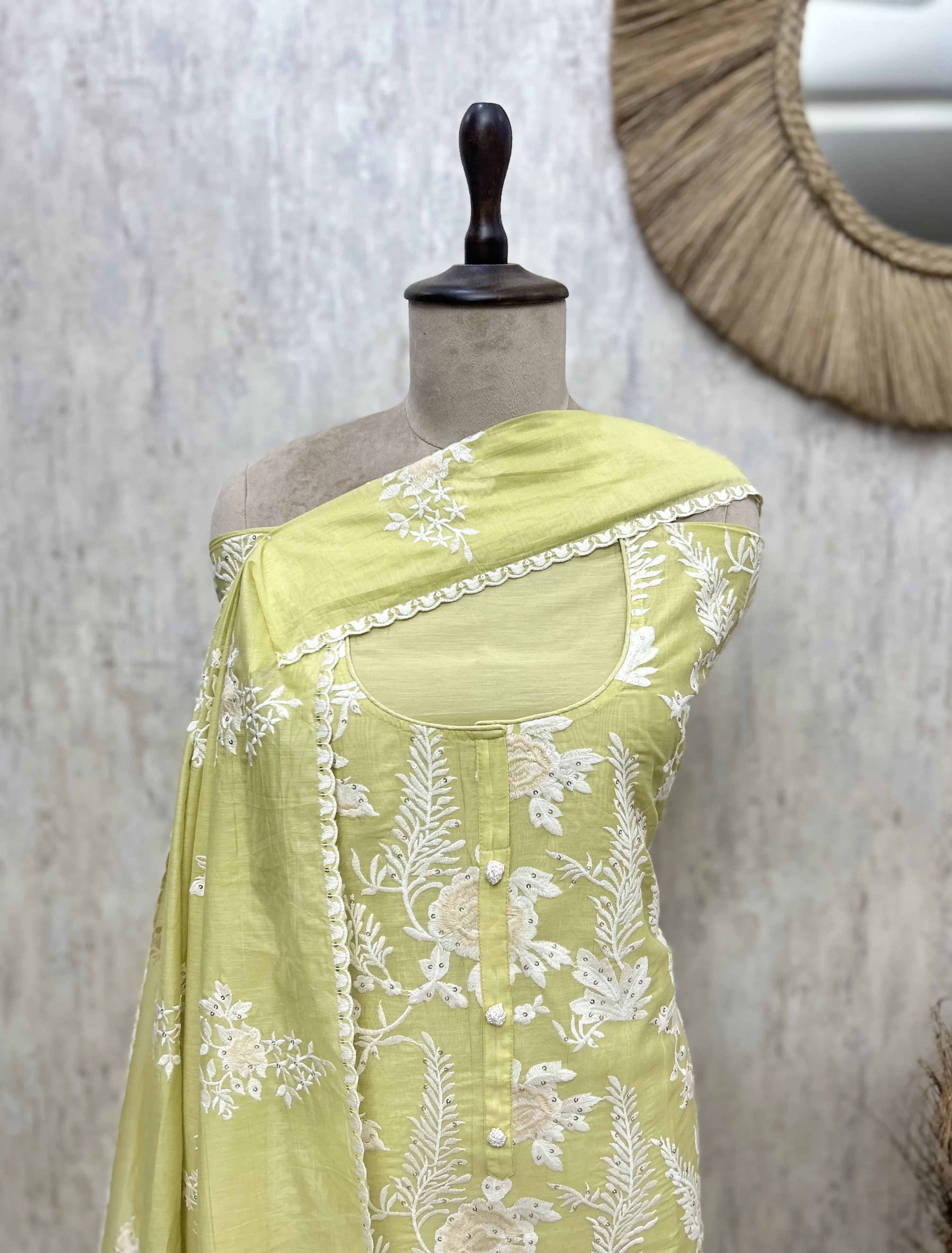 Whispering Flora Mul Unstitched Suit