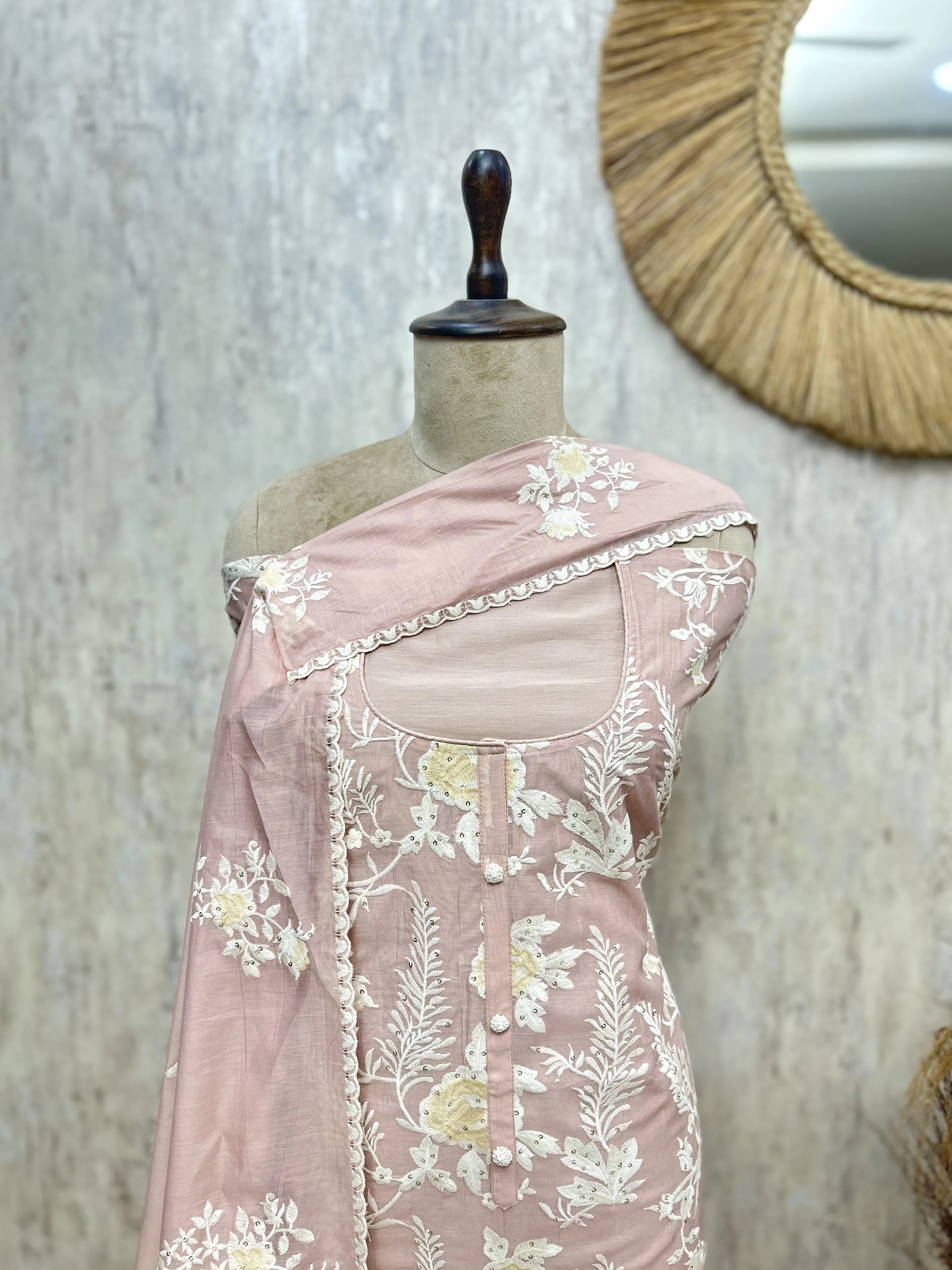 Whispering Flora Mul Unstitched Suit