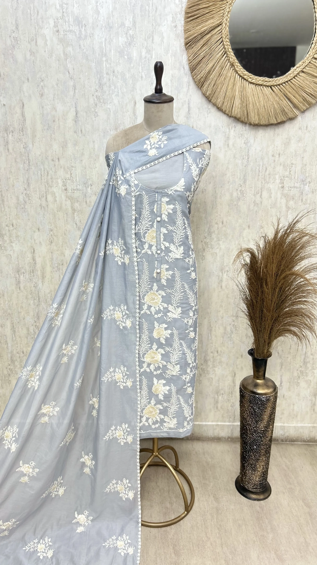 Whispering Flora Mul Unstitched Suit