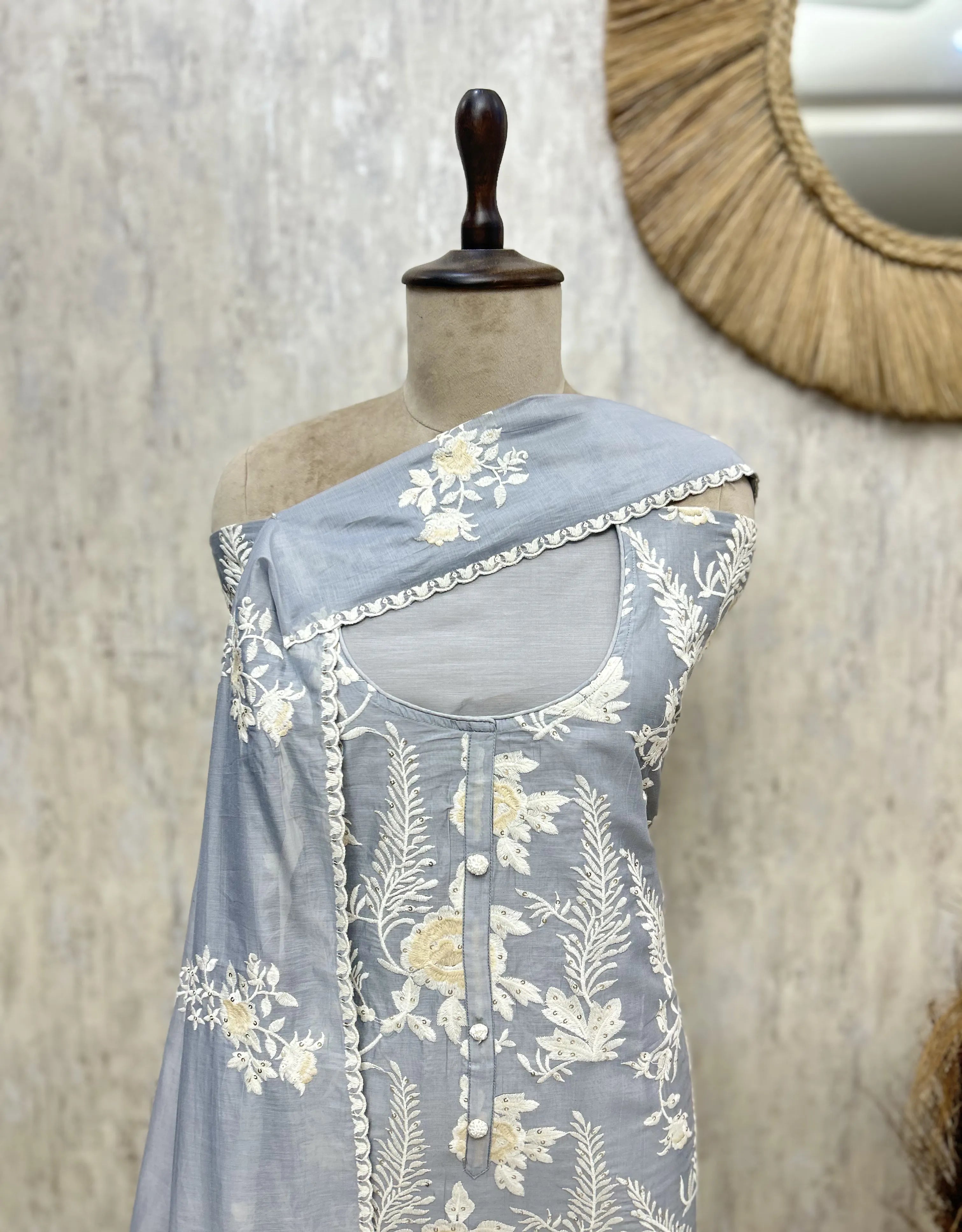 Whispering Flora Mul Unstitched Suit