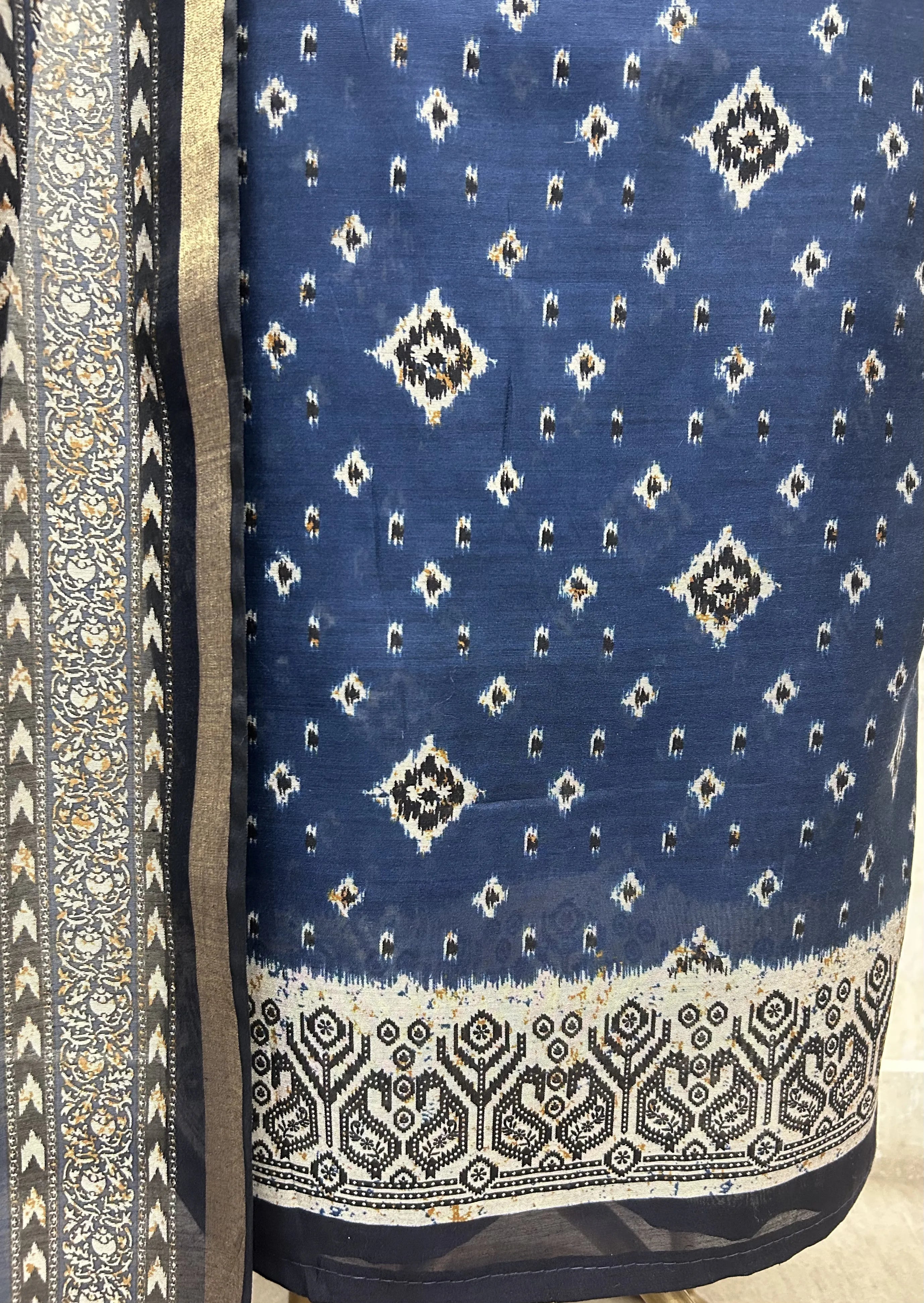 Ikkat graceful Unstitched Suit